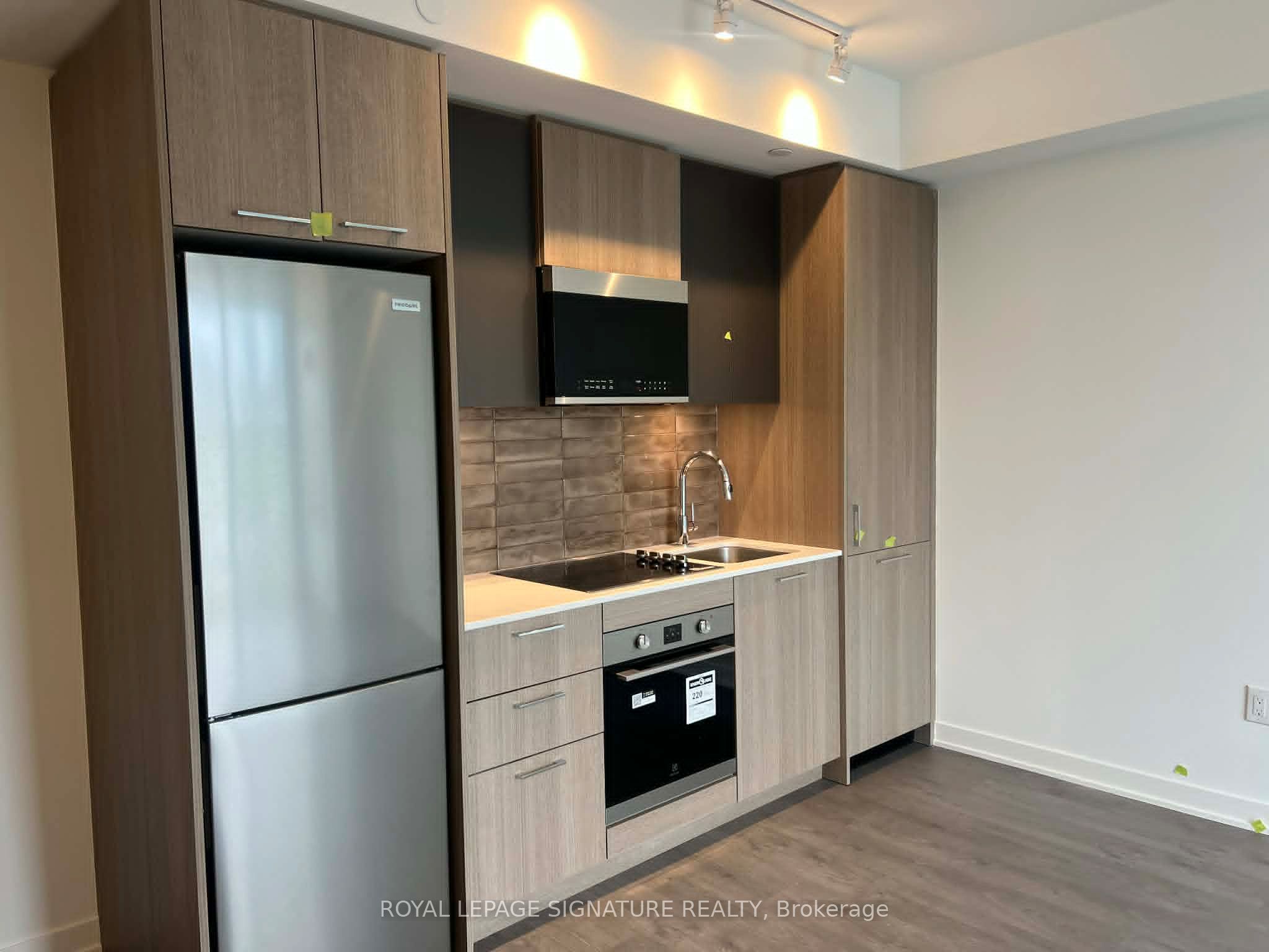 10 Oak Street 1809, Toronto, ON M5A 0Z1 photo 3