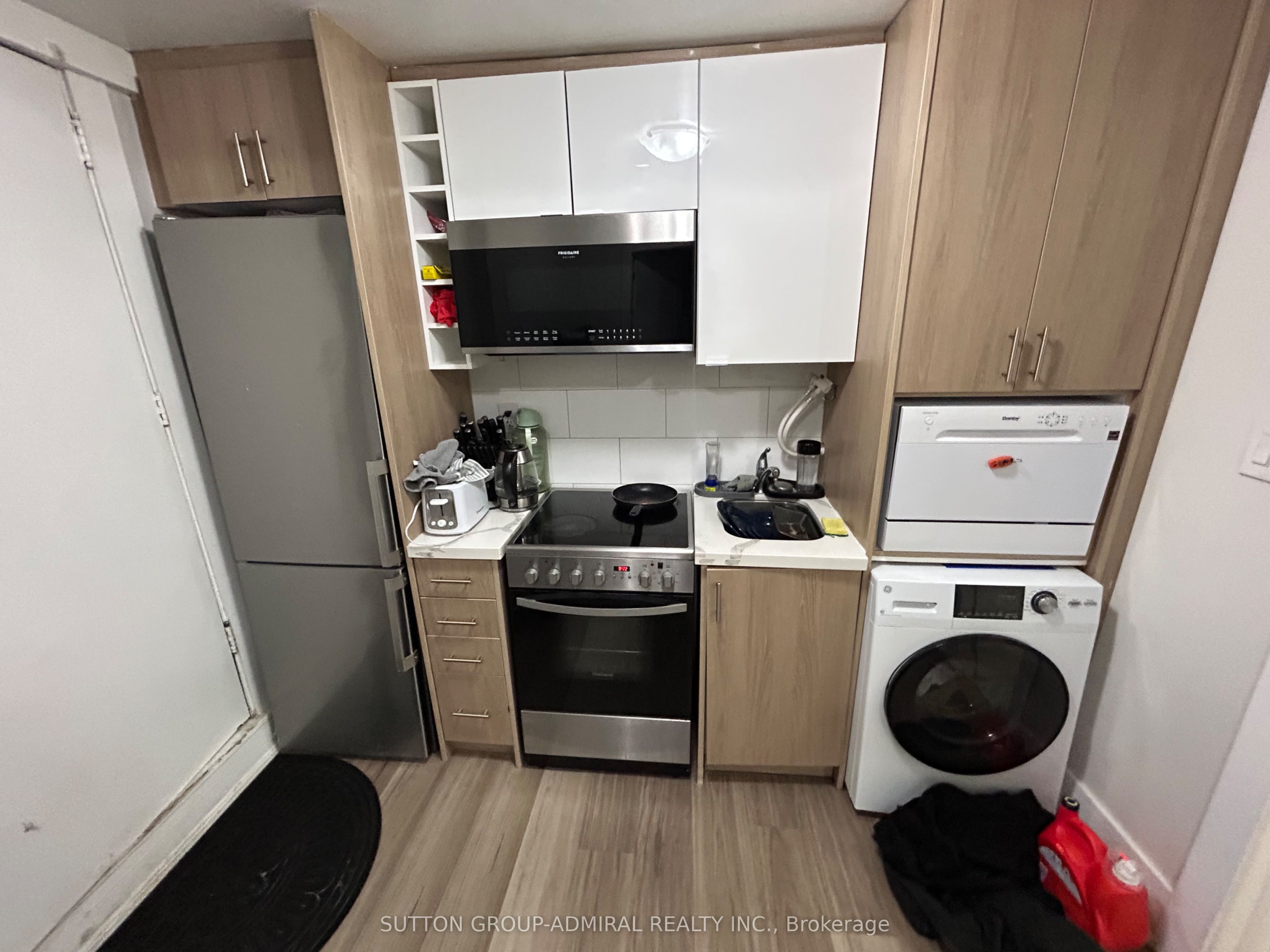 915 St Clair Avenue W 18, Toronto, ON M6C 1C7 photo 2