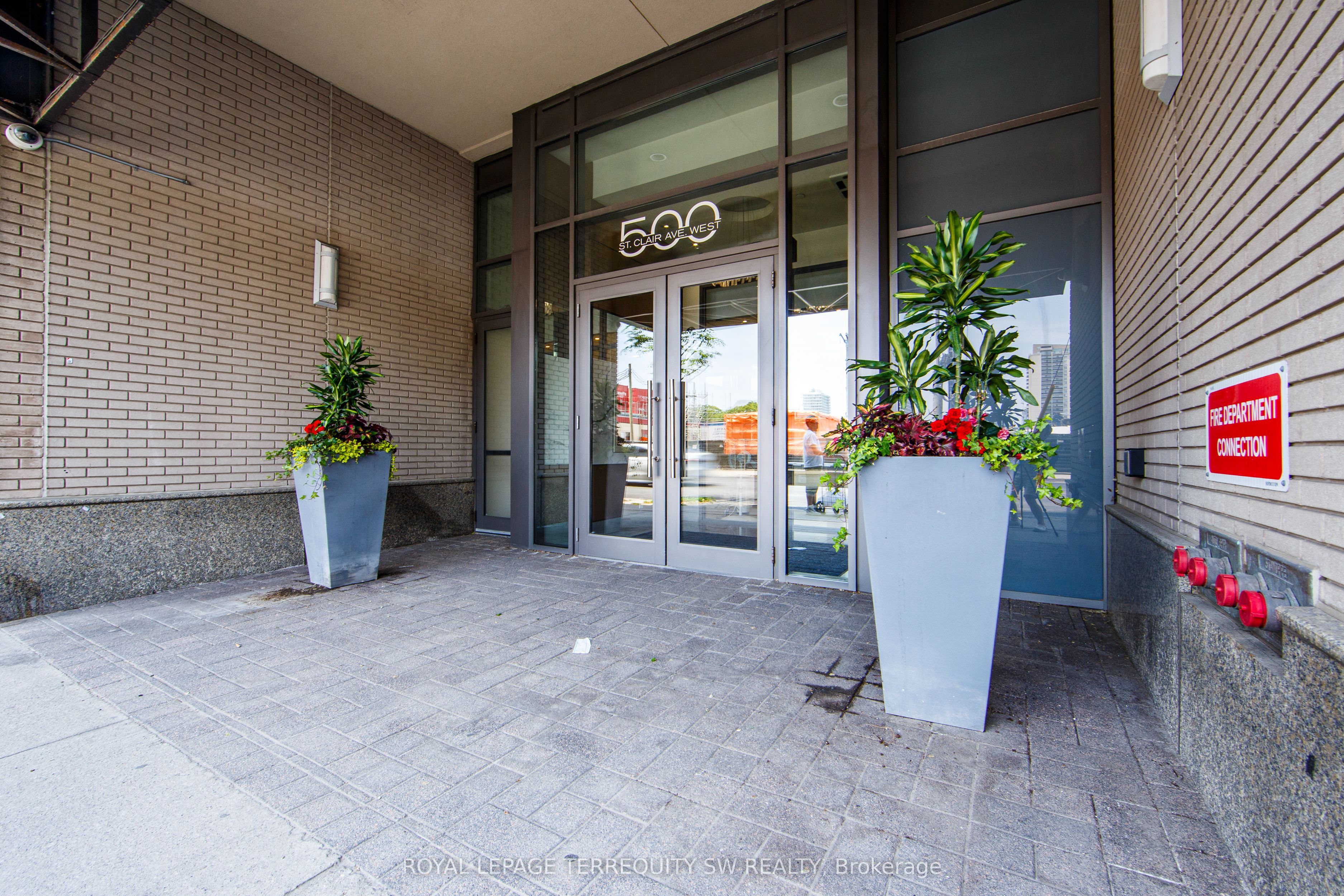 500 St Clair Avenue W 1702, Toronto, ON M6C 1A8 photo 5
