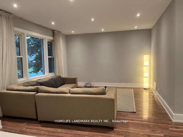 344 Horsham Avenue, Toronto, ON M2R 1G6