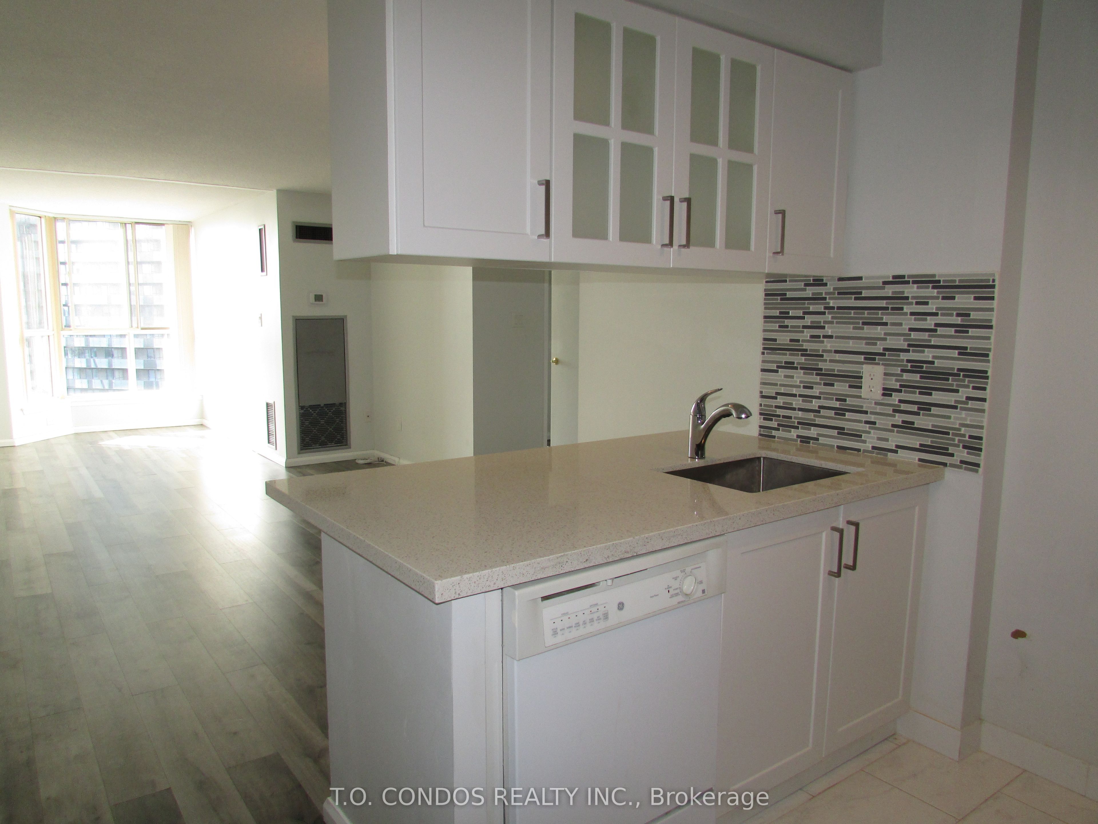 44 St Joseph Street 1417, Toronto, ON M4Y 2W4 photo 3