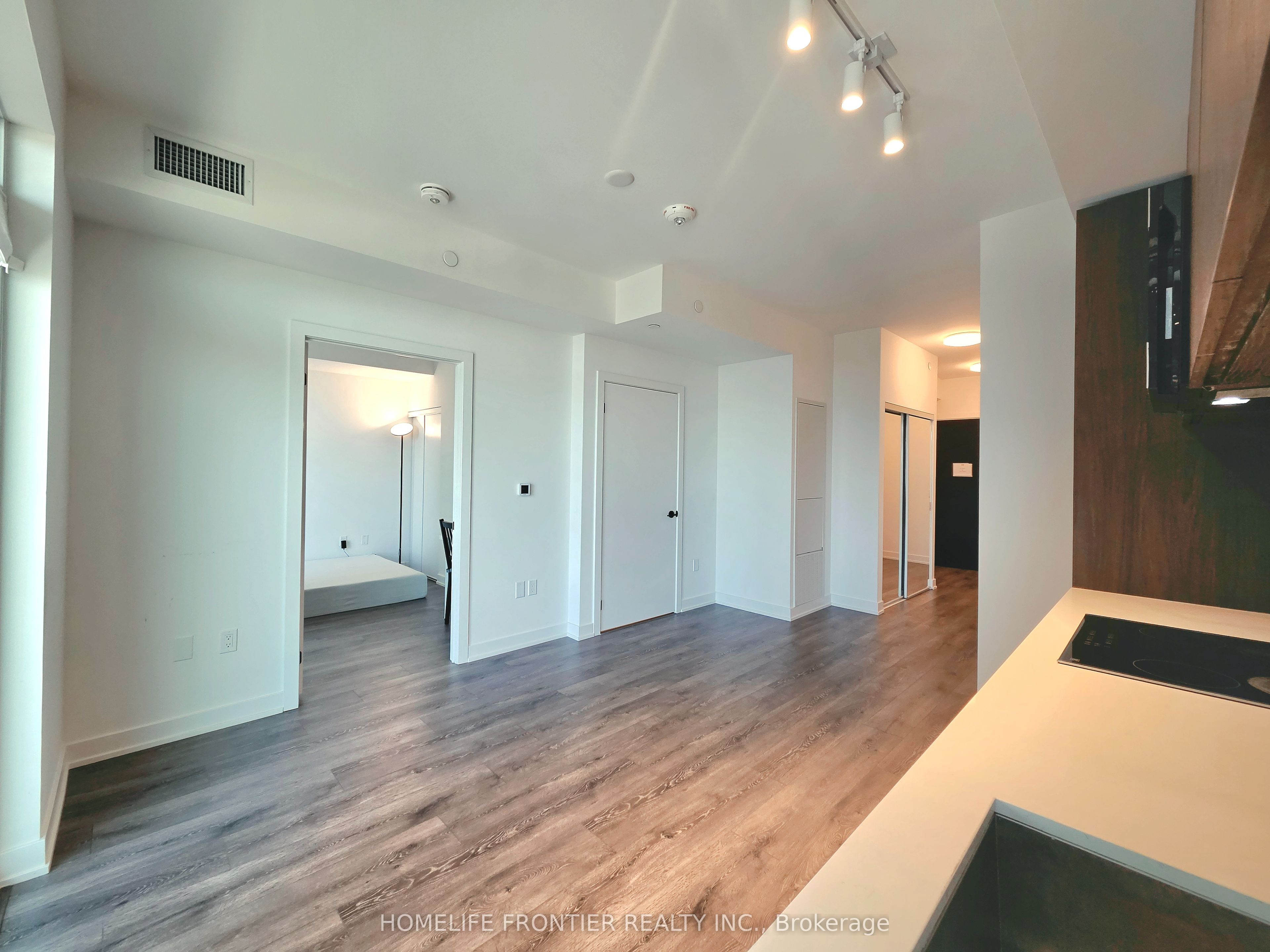 117 Broadway Avenue 2712, Toronto, ON M4P 1V3 photo 3