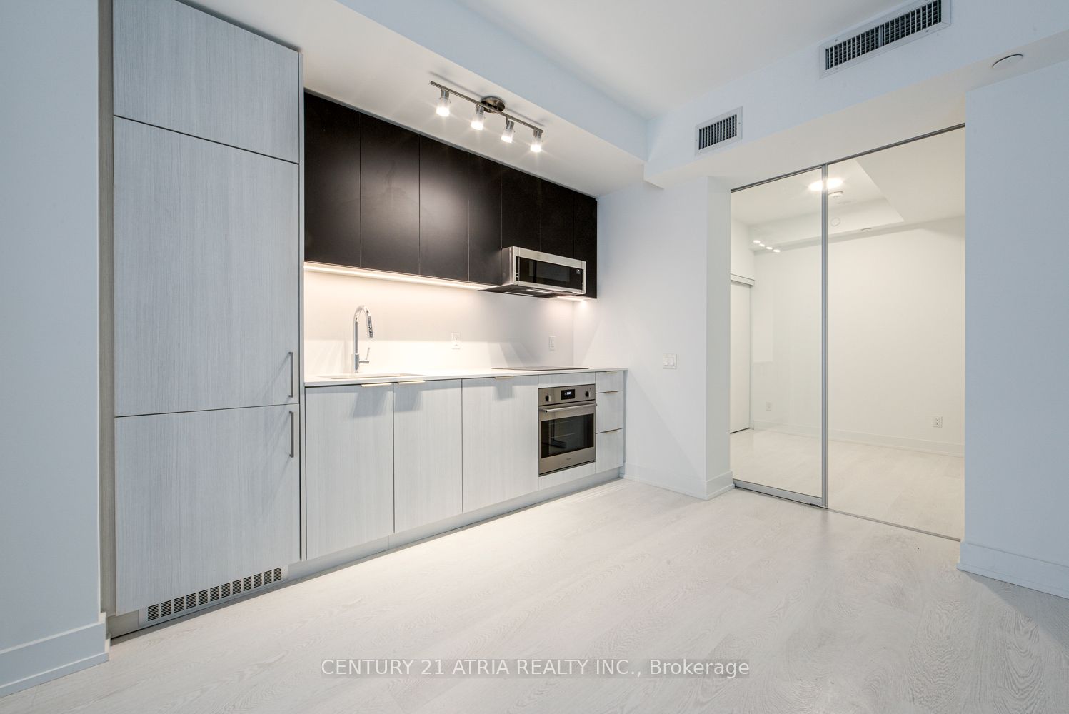 308 Jarvis Street 204, Toronto, ON M5A 2P2 photo 2