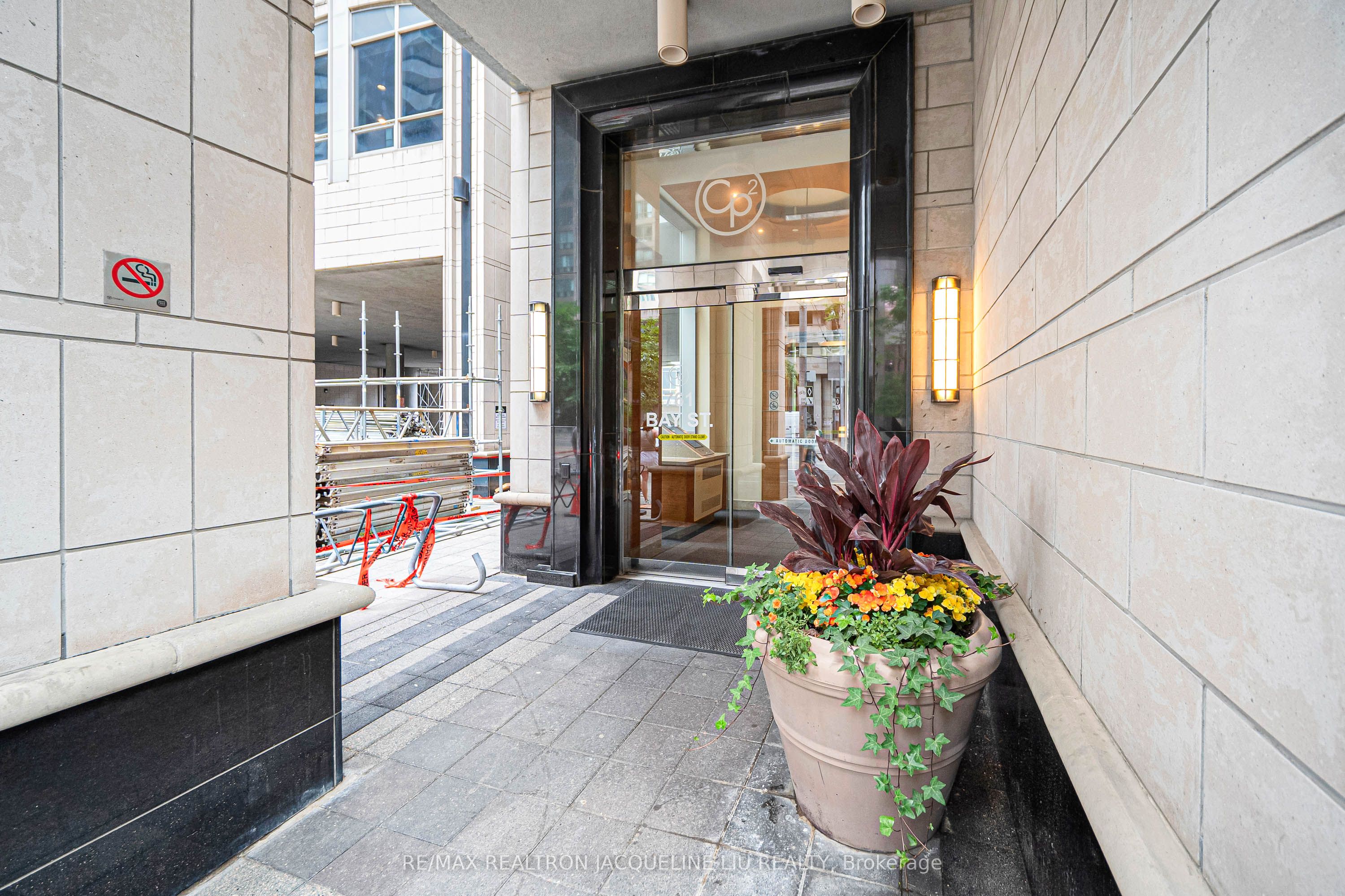 761 Bay Street 3602, Toronto, ON M5G 2R2 photo 2