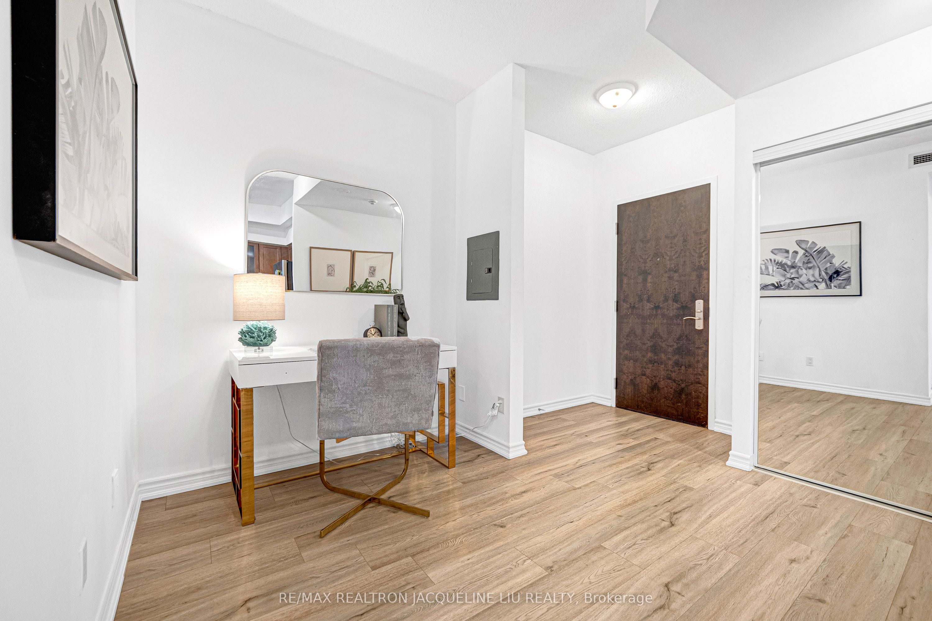 761 Bay Street 3602, Toronto, ON M5G 2R2 photo 4