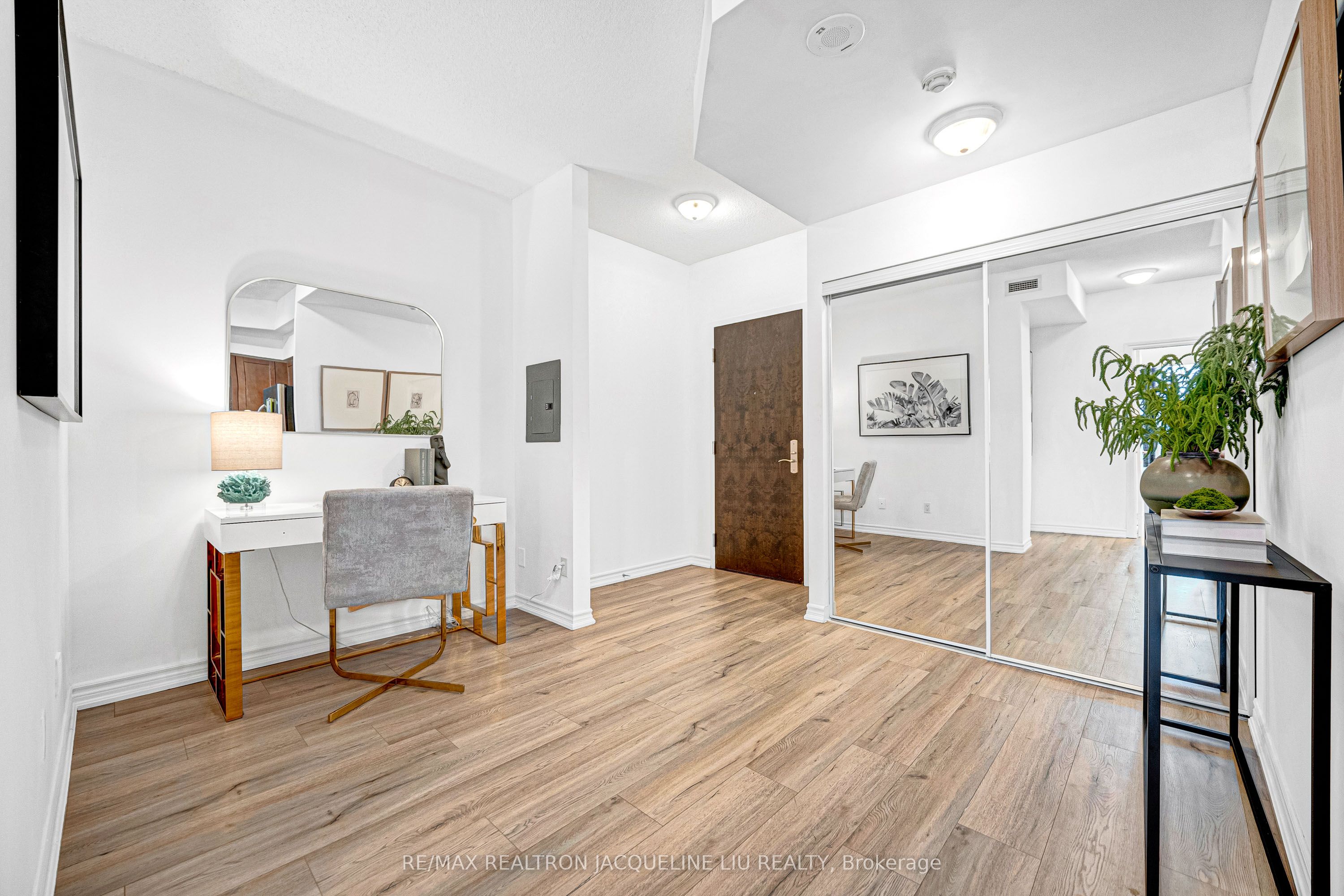761 Bay Street 3602, Toronto, ON M5G 2R2 photo 5