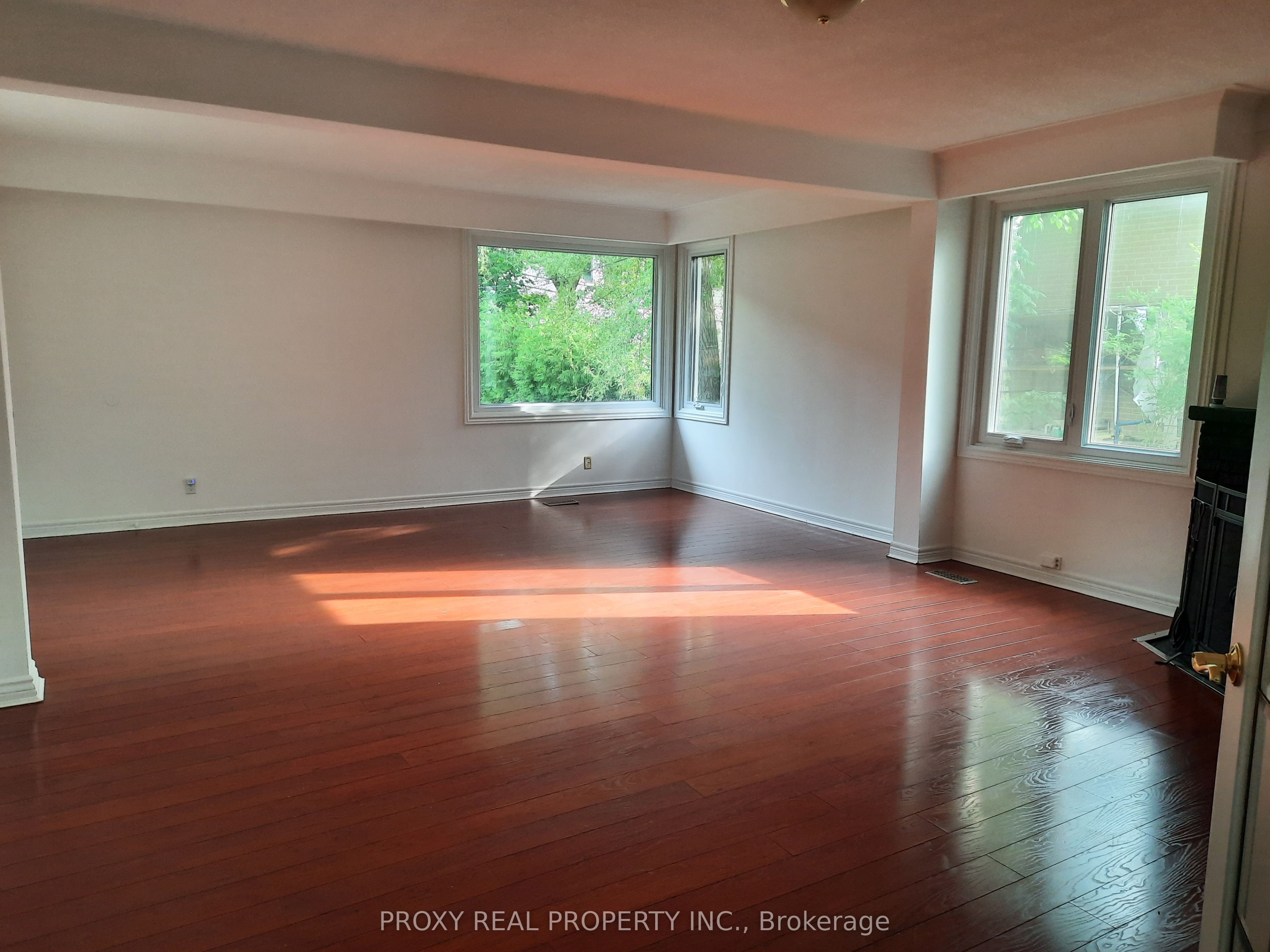 205 Maplehurst Avenue E, Toronto, ON M2N 3C3 photo 3