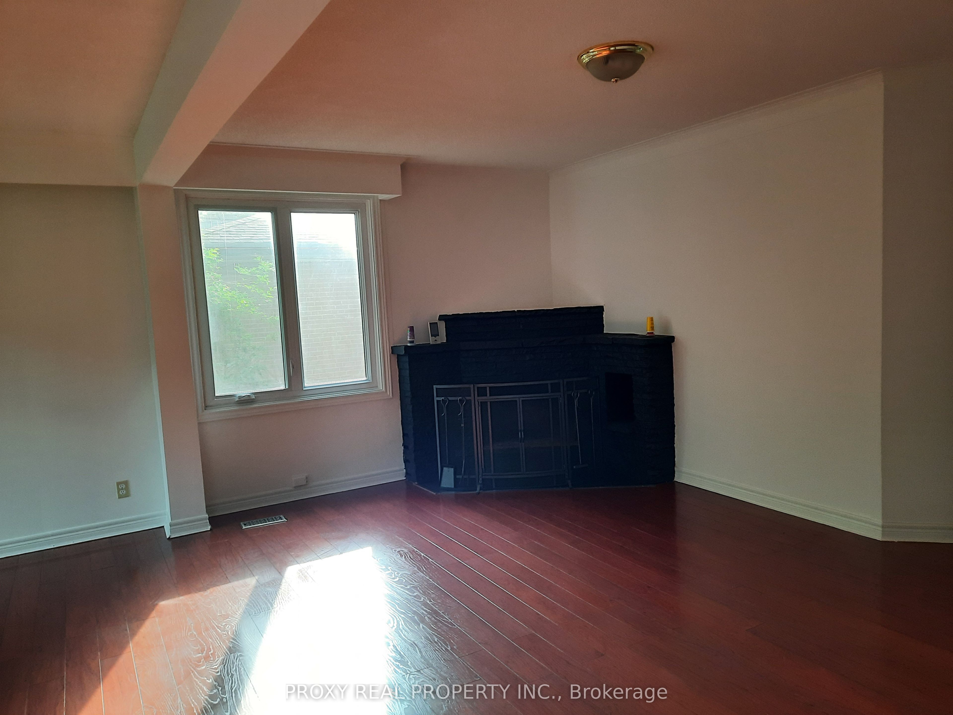 205 Maplehurst Avenue E, Toronto, ON M2N 3C3 photo 4