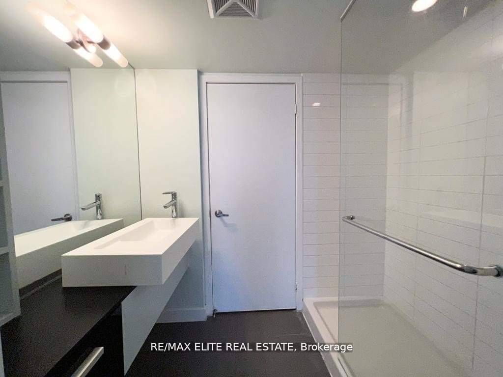 38 Dan Leckie Way 2605, Toronto, ON M5V 2V6 photo 3