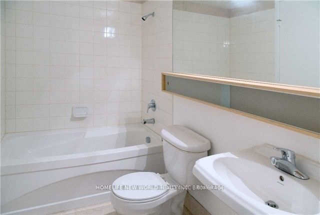 85 Bloor Street E 411, Toronto, ON M4W 3Y1 photo 4