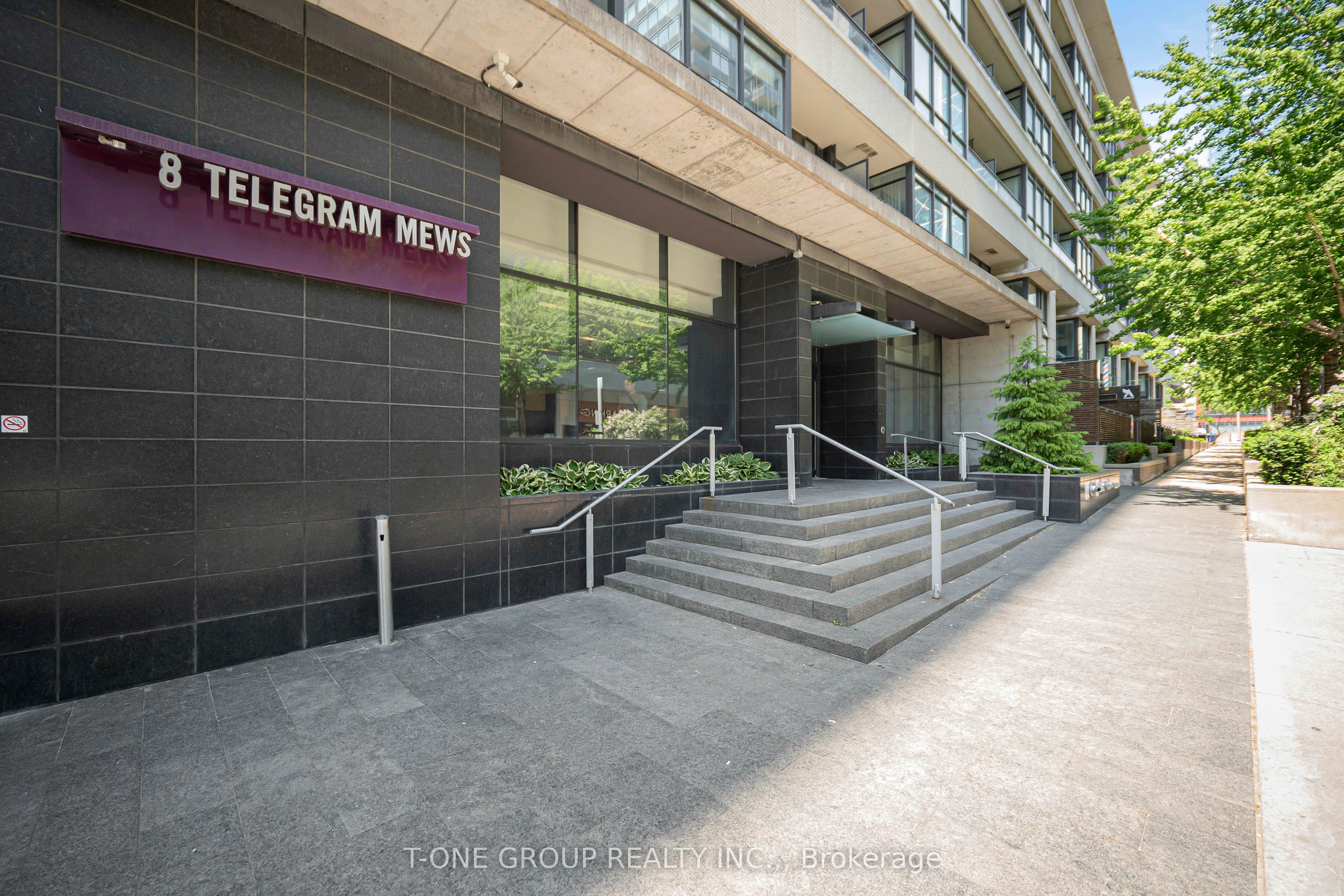 8 Telegram Mews 829, Toronto, ON M5V 3Z5 photo 2