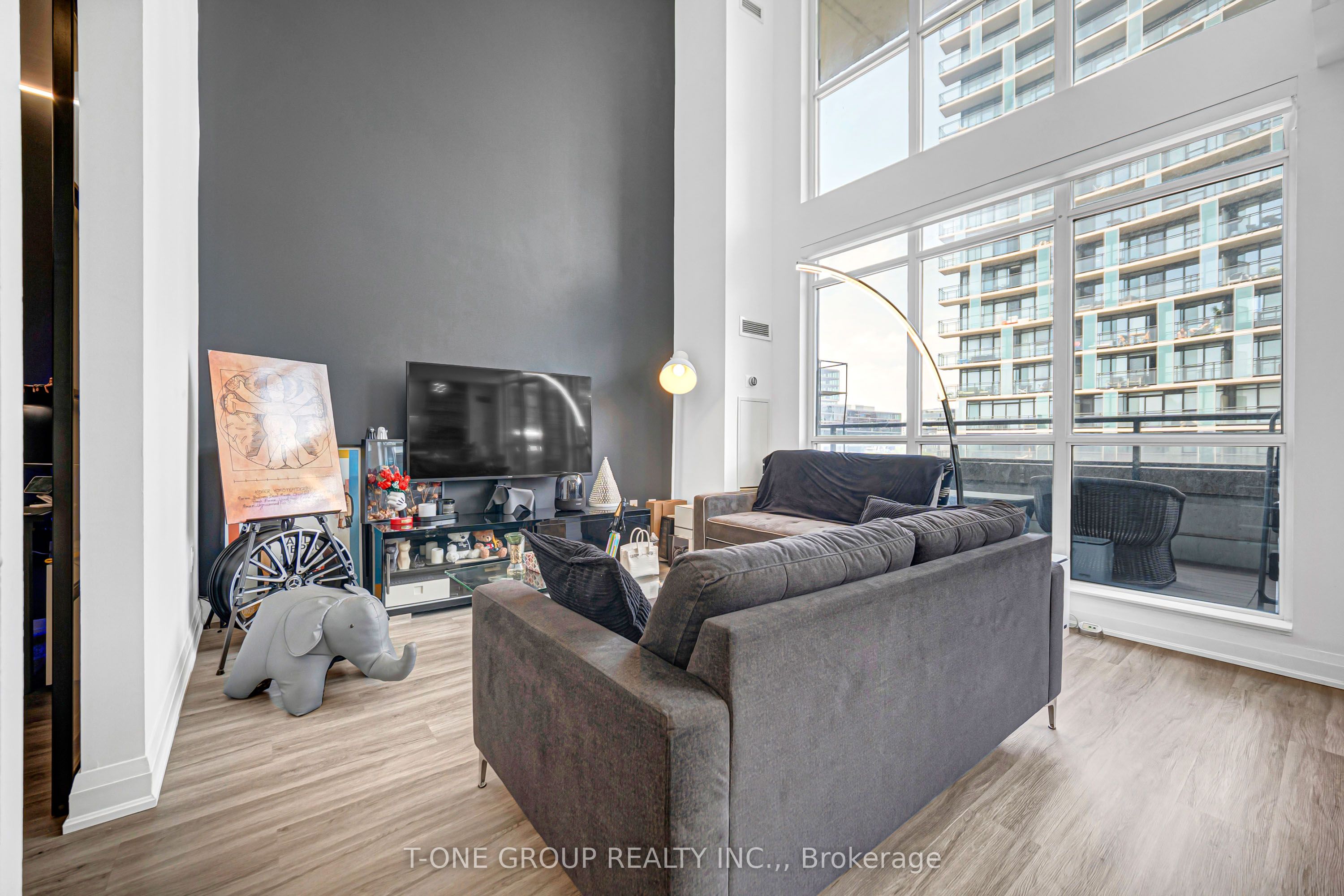 8 Telegram Mews 829, Toronto, ON M5V 3Z5 photo 5