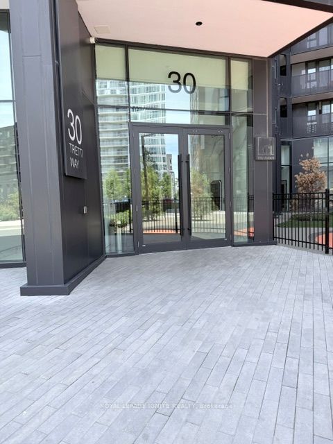 30 Tretti Way 418, Toronto, ON M3H 0E3