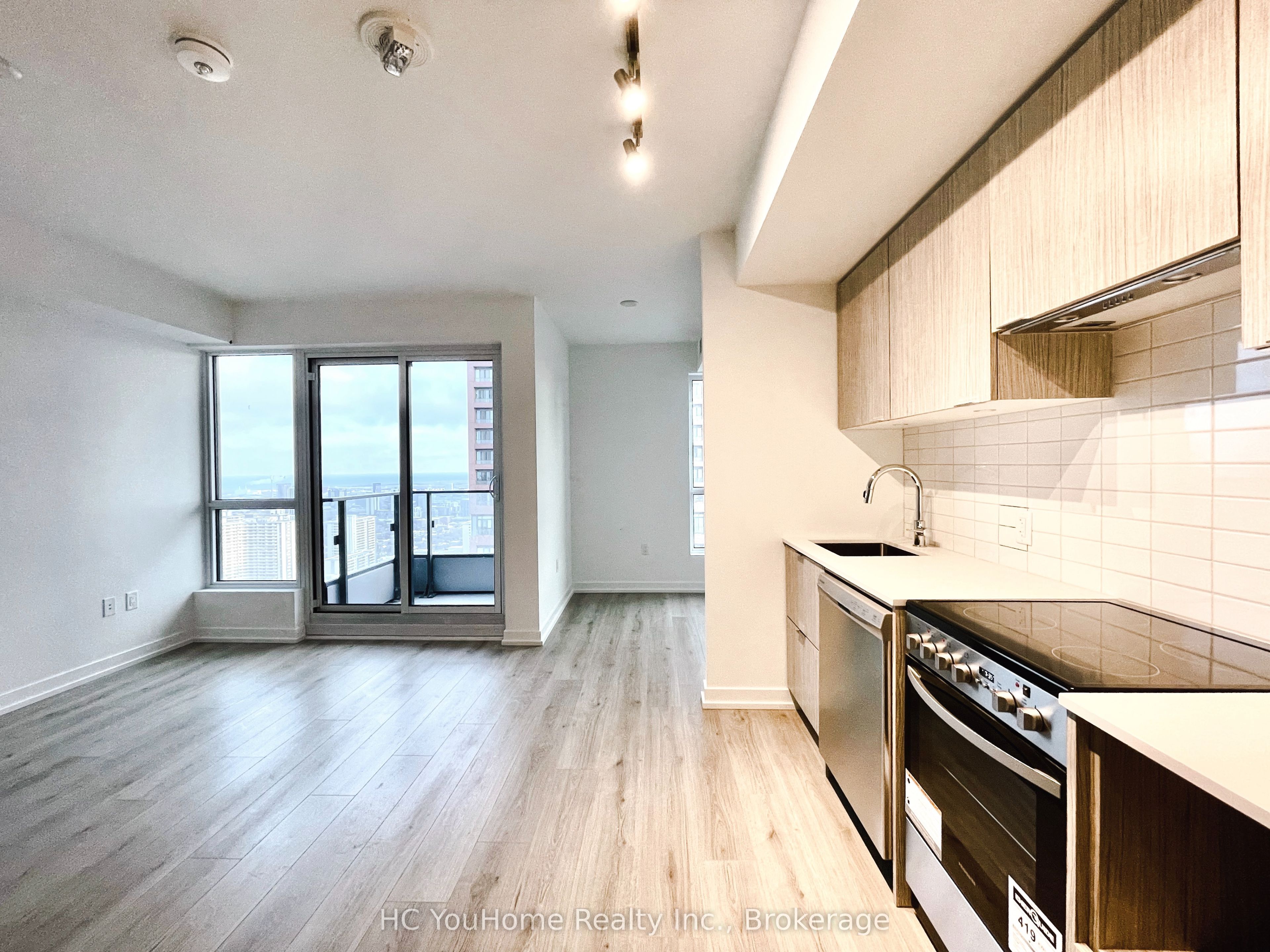 395 Bloor Street E 4101, Toronto, ON M4W 1H7 photo 2