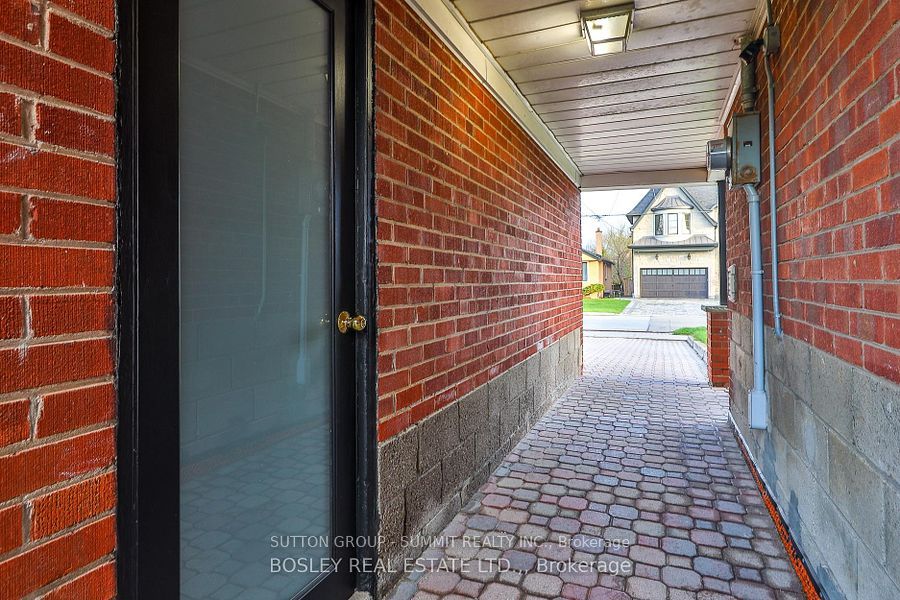 136 Regina Avenue Basement, Toronto, ON M6A 1R7 photo 3