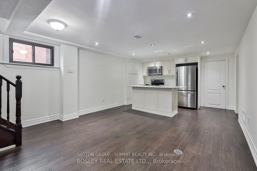 136 Regina Avenue Basement, Toronto, ON M6A 1R7 photo 4