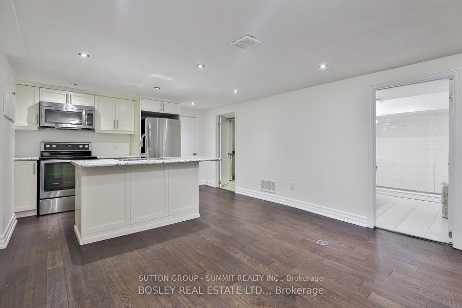 136 Regina Avenue Basement, Toronto, ON M6A 1R7 photo 5