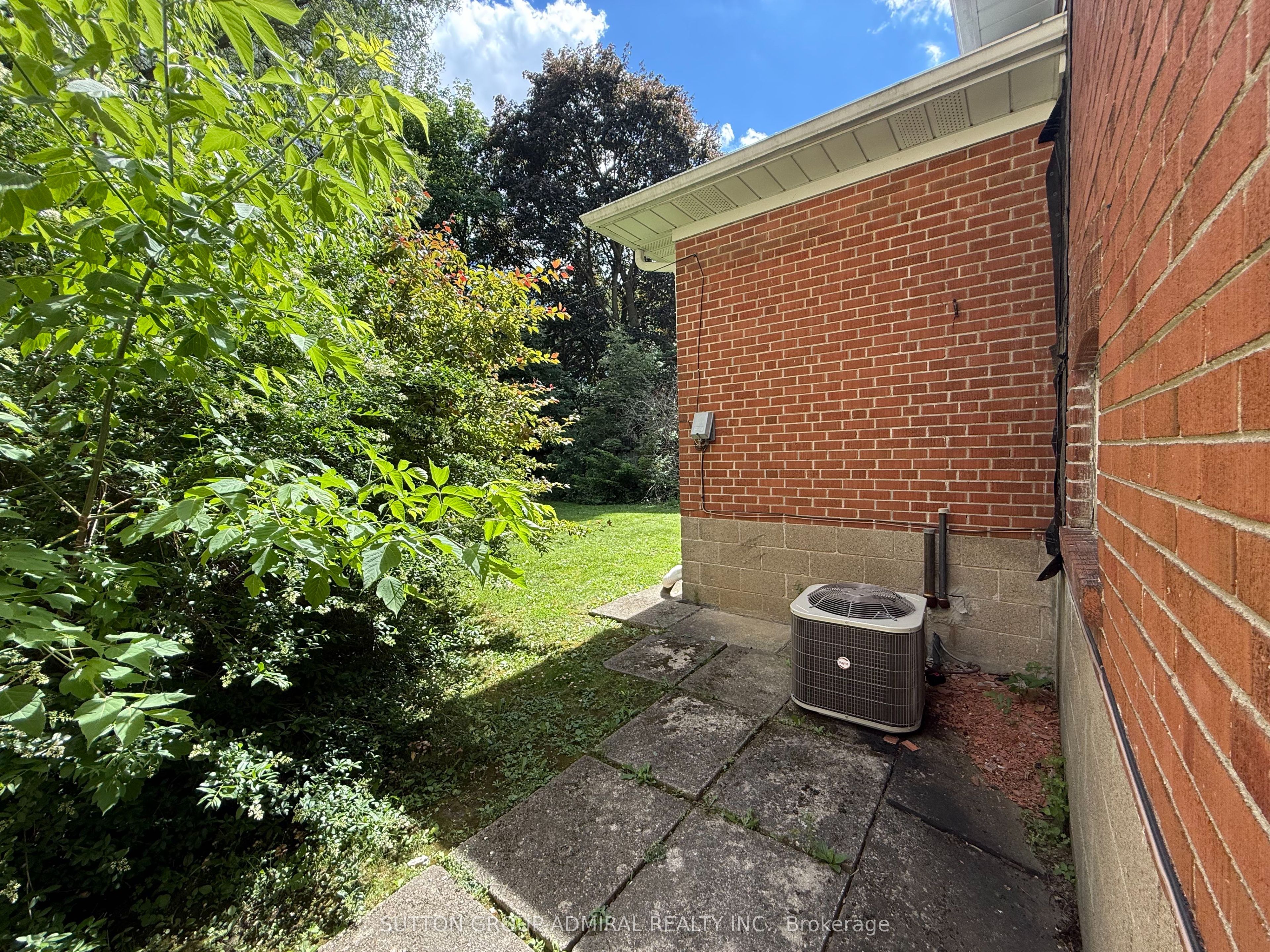 119 Caribou Road, Toronto, ON M5N 2B1 photo 4