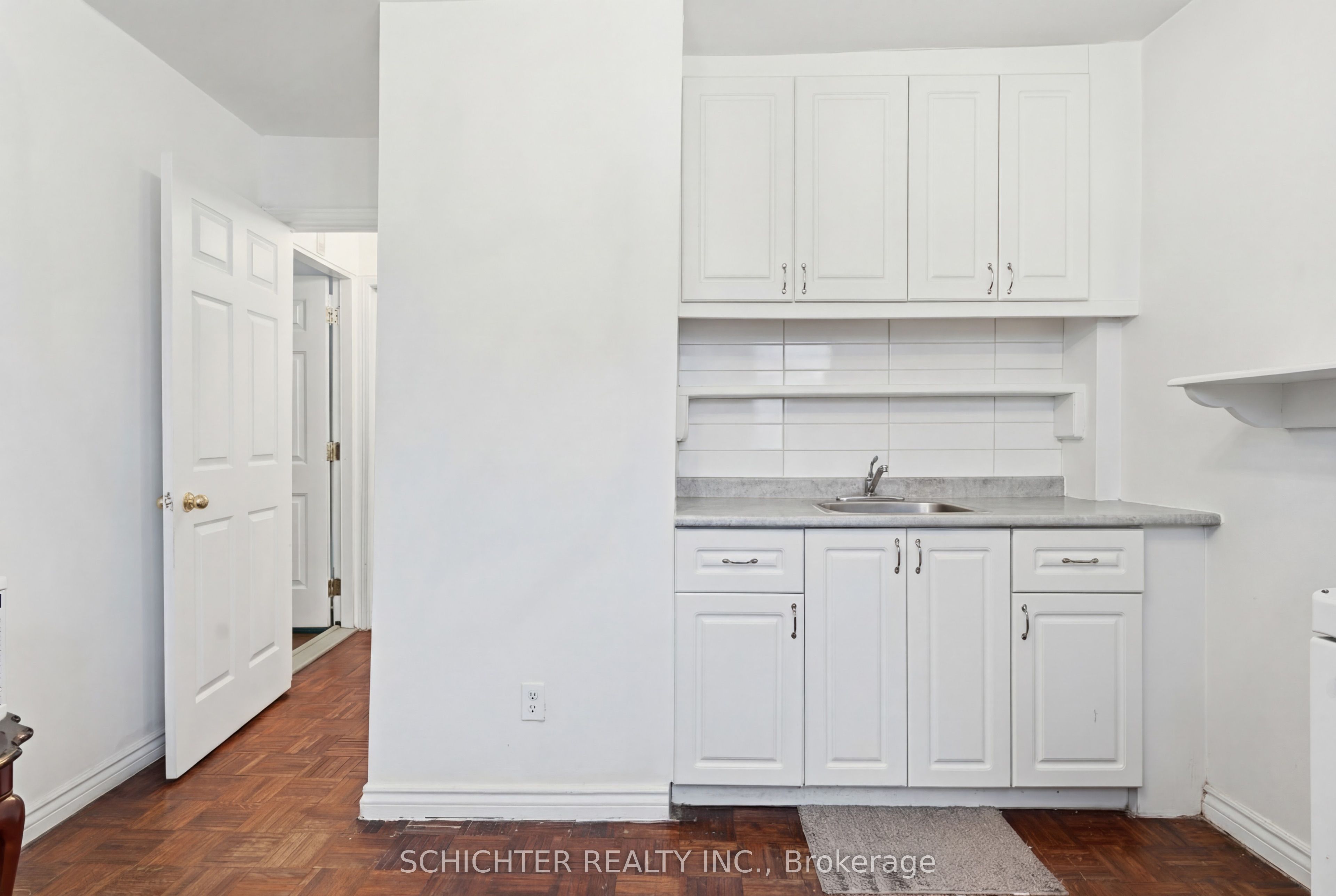 705 Vaughan Road 3, Toronto, ON M6E 2Y8 photo 3