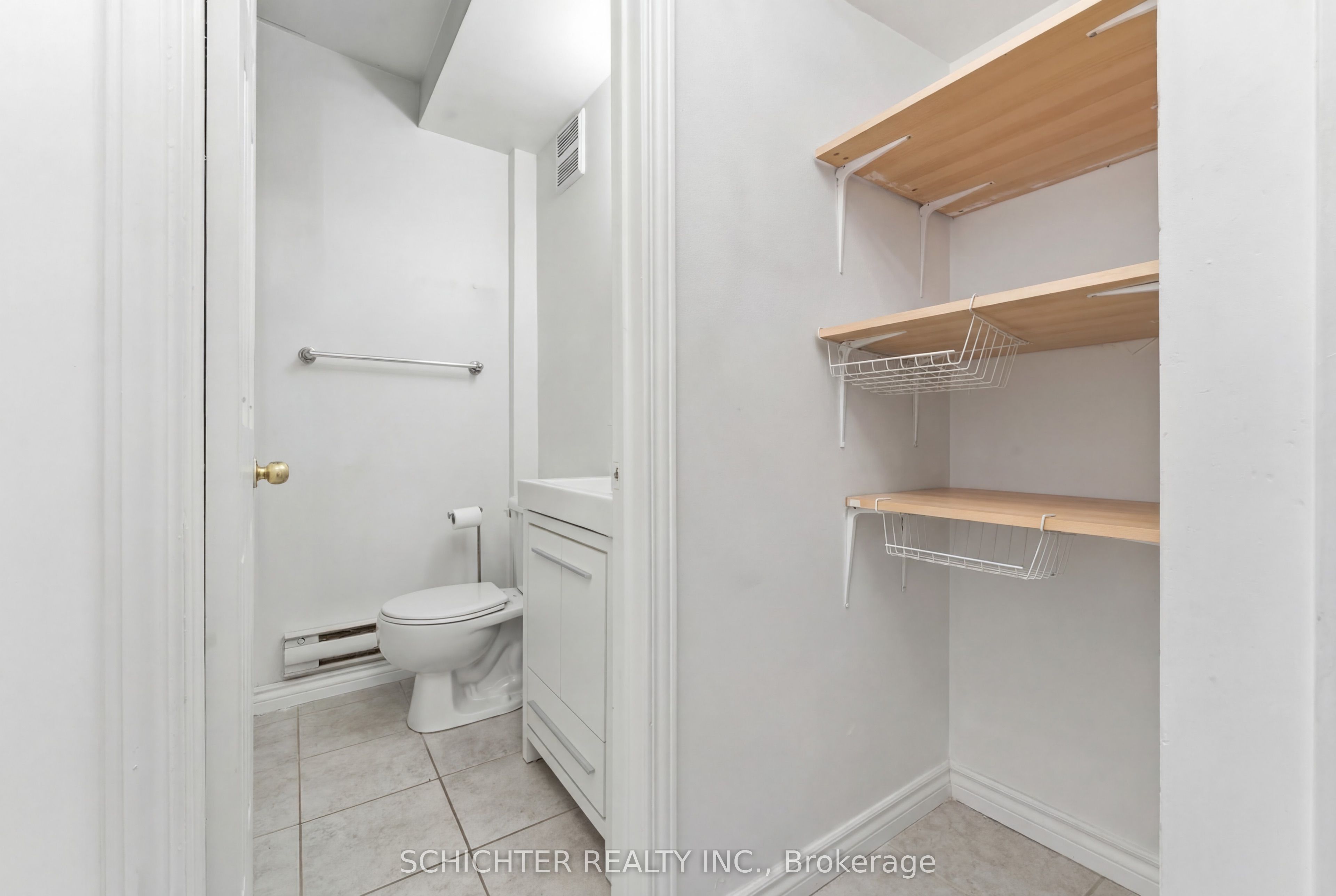705 Vaughan Road 3, Toronto, ON M6E 2Y8 photo 4