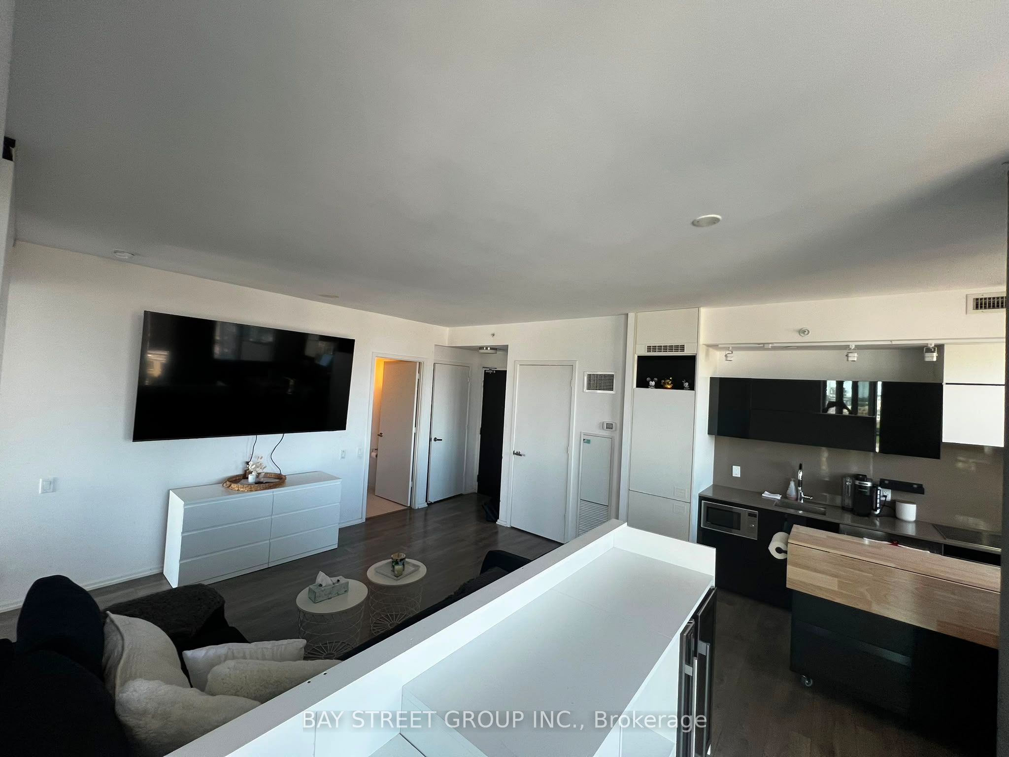 125 Peter Street 1202, Toronto, ON M5V 0M2 photo 2