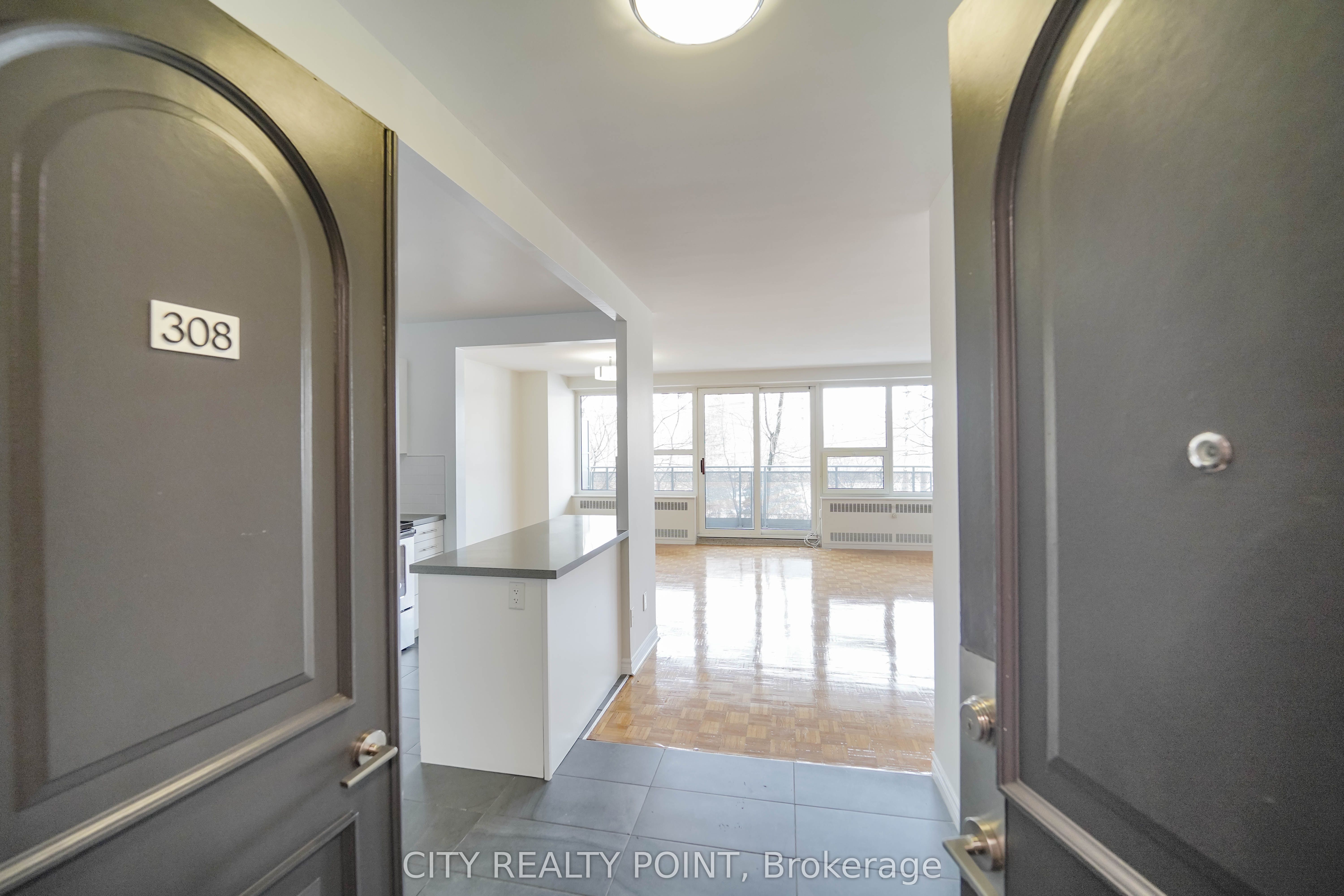 10 Shallmar Boulevard 202, Toronto, ON M5N 1J4