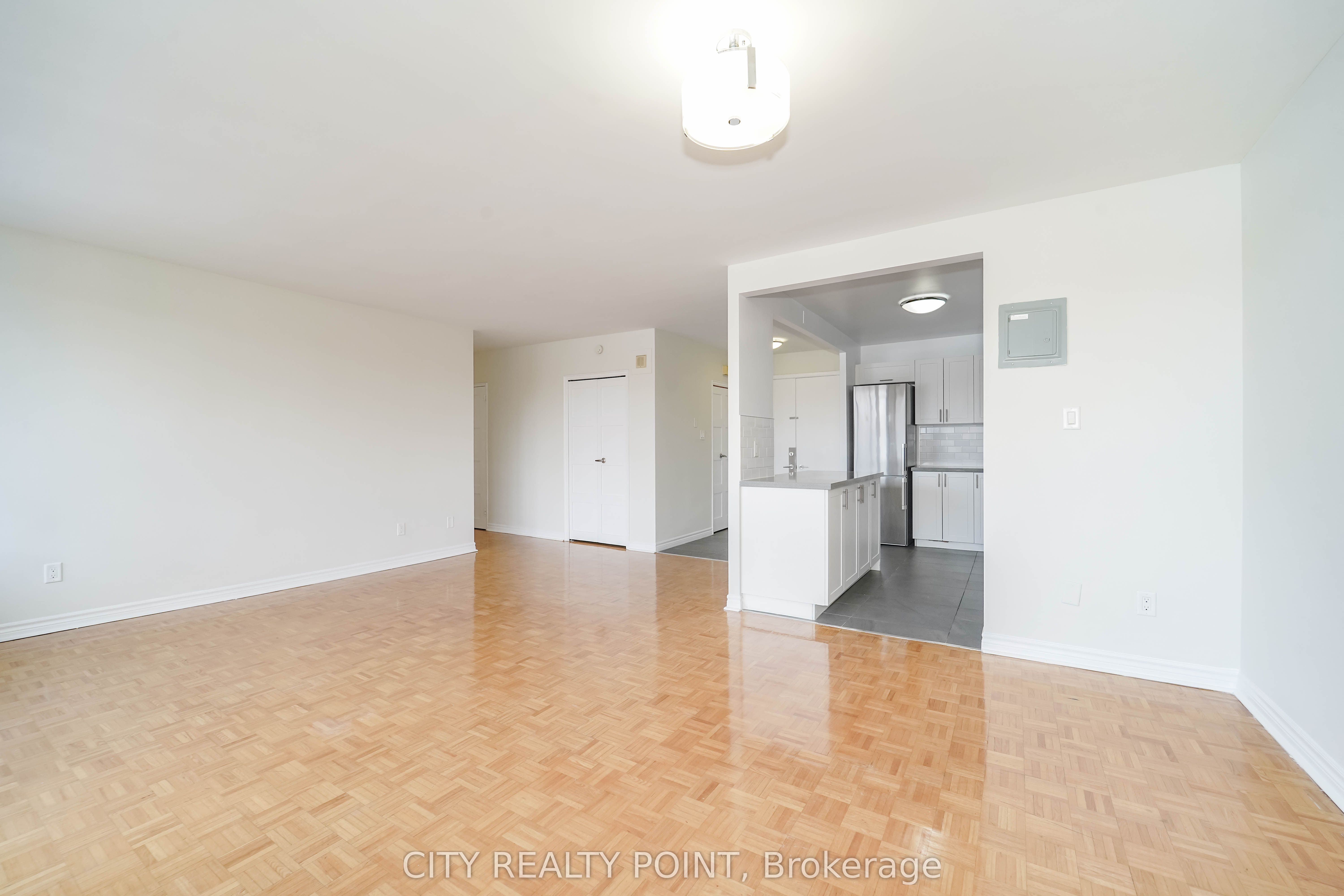 10 Shallmar Boulevard 202, Toronto, ON M5N 1J4 photo 5