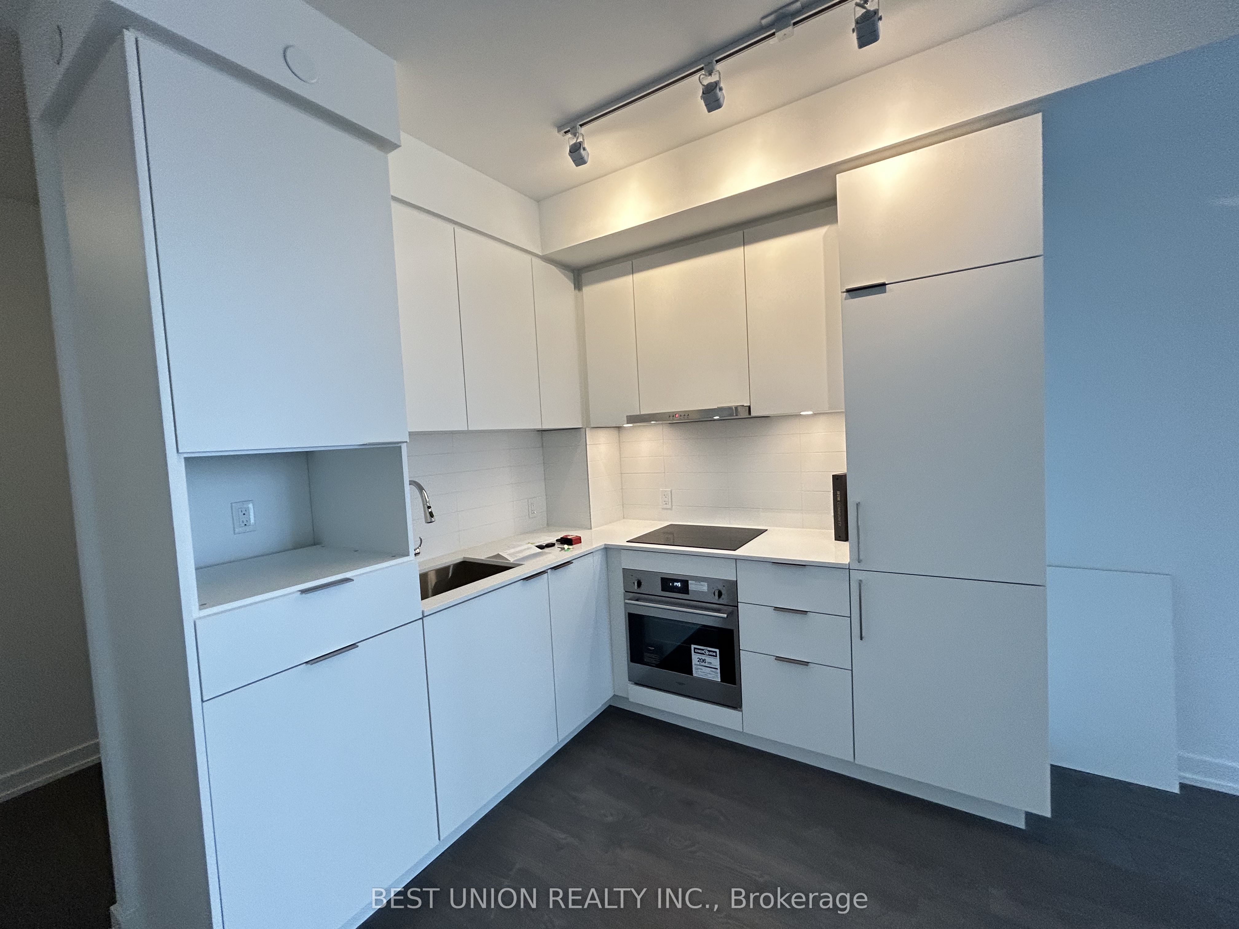 8 OLYMPIC GARDEN Drive S2801, Toronto, ON M2M 0B9 photo 2