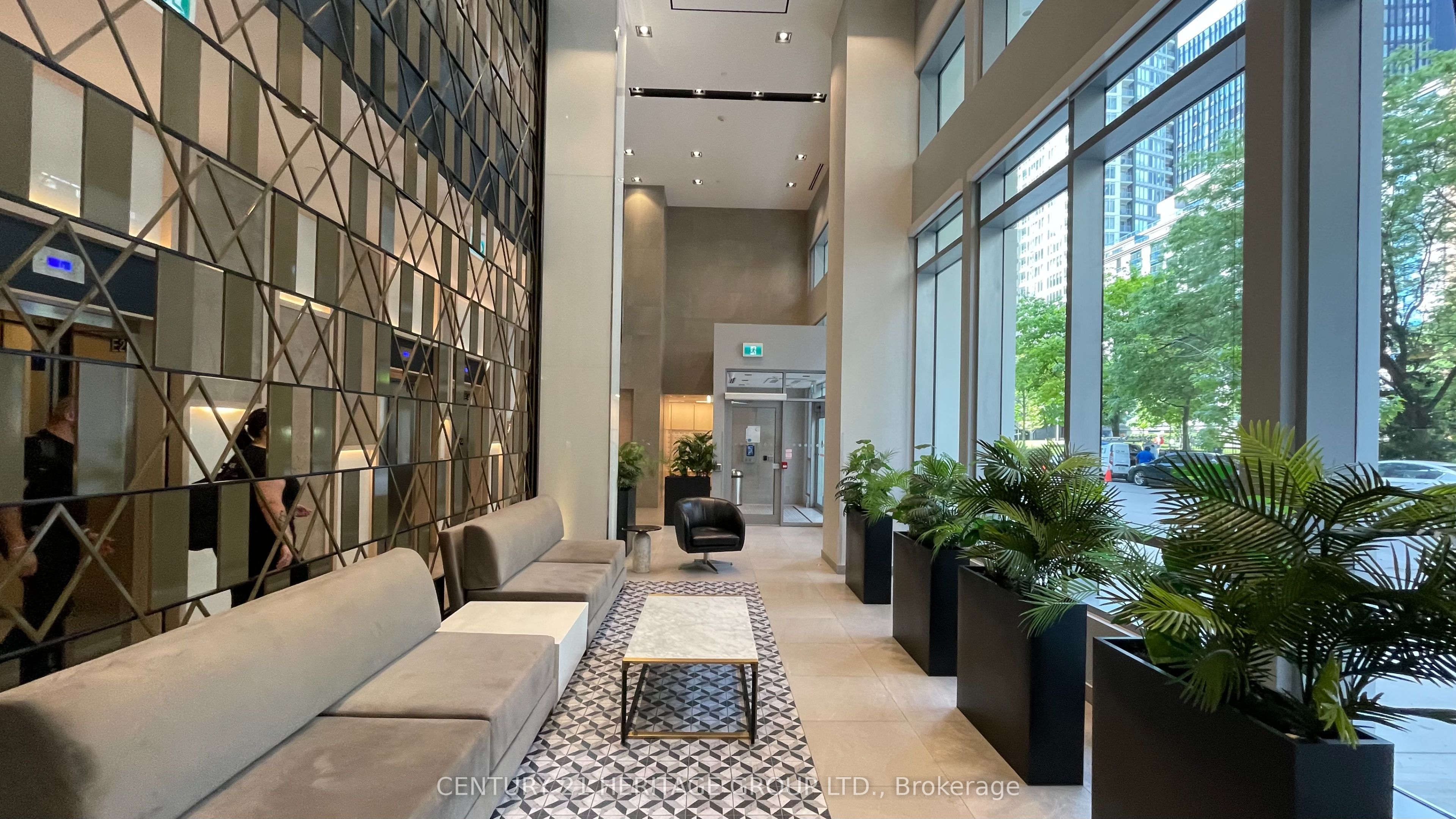 77 Mutual Street 1401, Toronto, ON M5B 0B9 photo 2