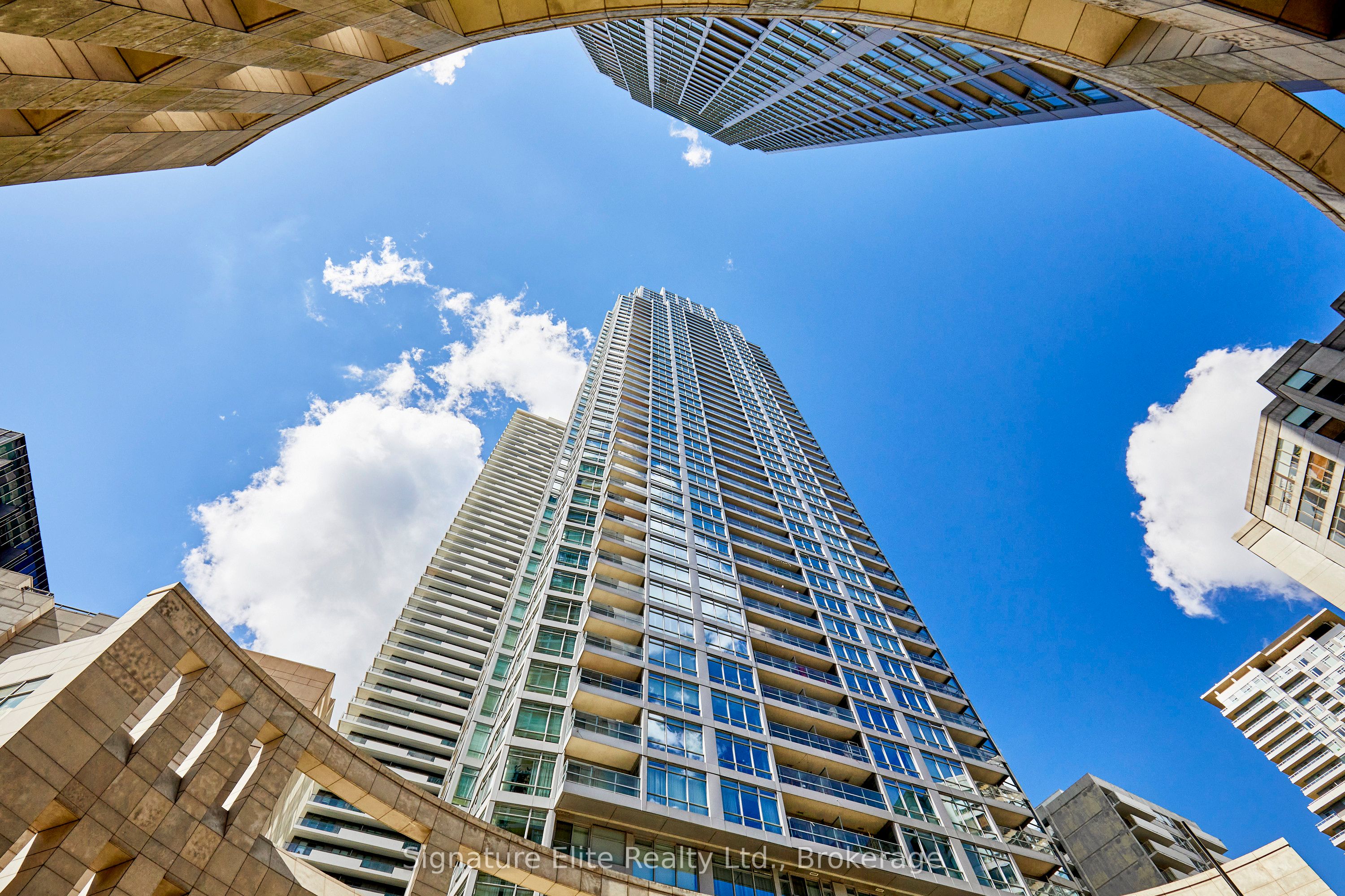 2191 Yonge Street 3209, Toronto, ON M4S 3H8 photo 2
