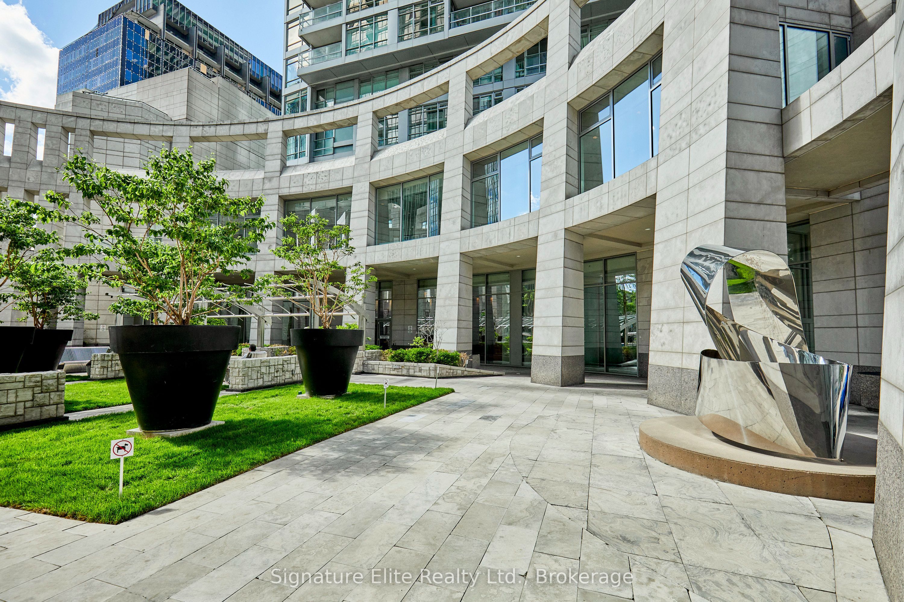 2191 Yonge Street 3209, Toronto, ON M4S 3H8 photo 3