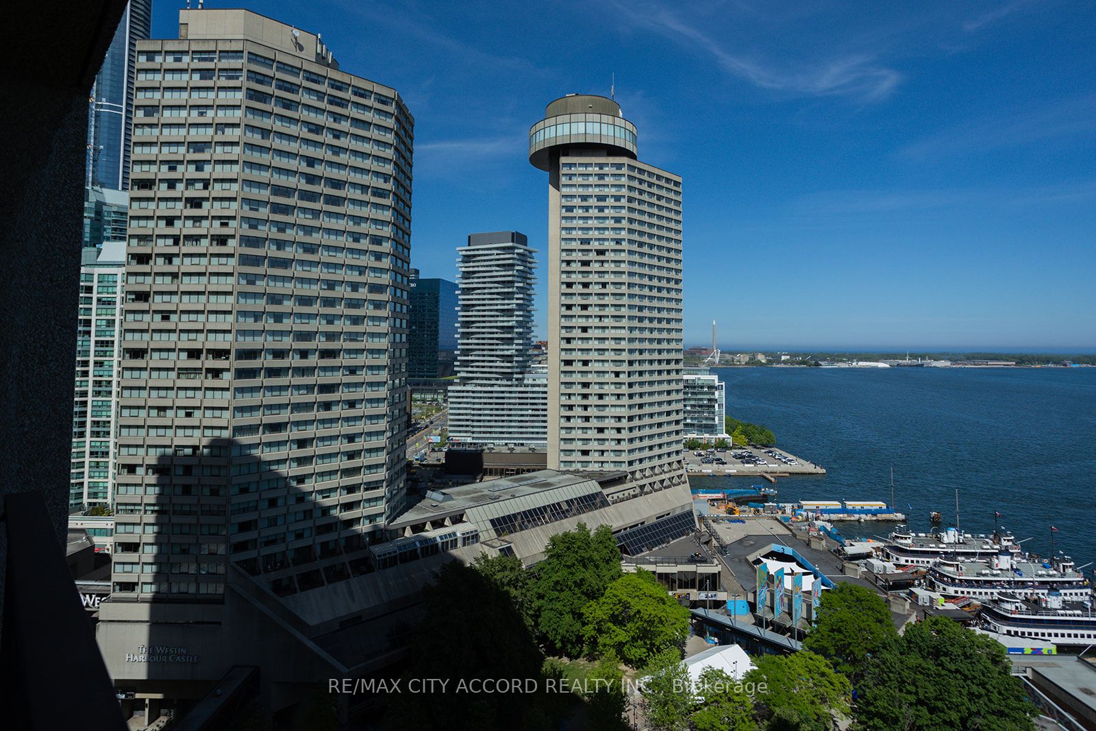 33 Harbour Square 2018, Toronto, ON M5J 2G2 photo 4