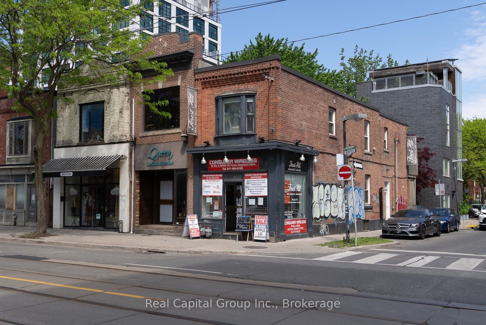 384 Queen Street, Toronto, ON M5A 1T1 photo 2
