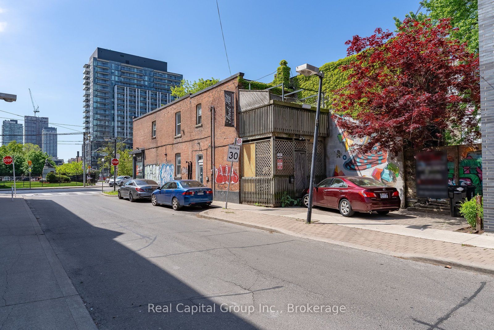 384 Queen Street, Toronto, ON M5A 1T1 photo 3