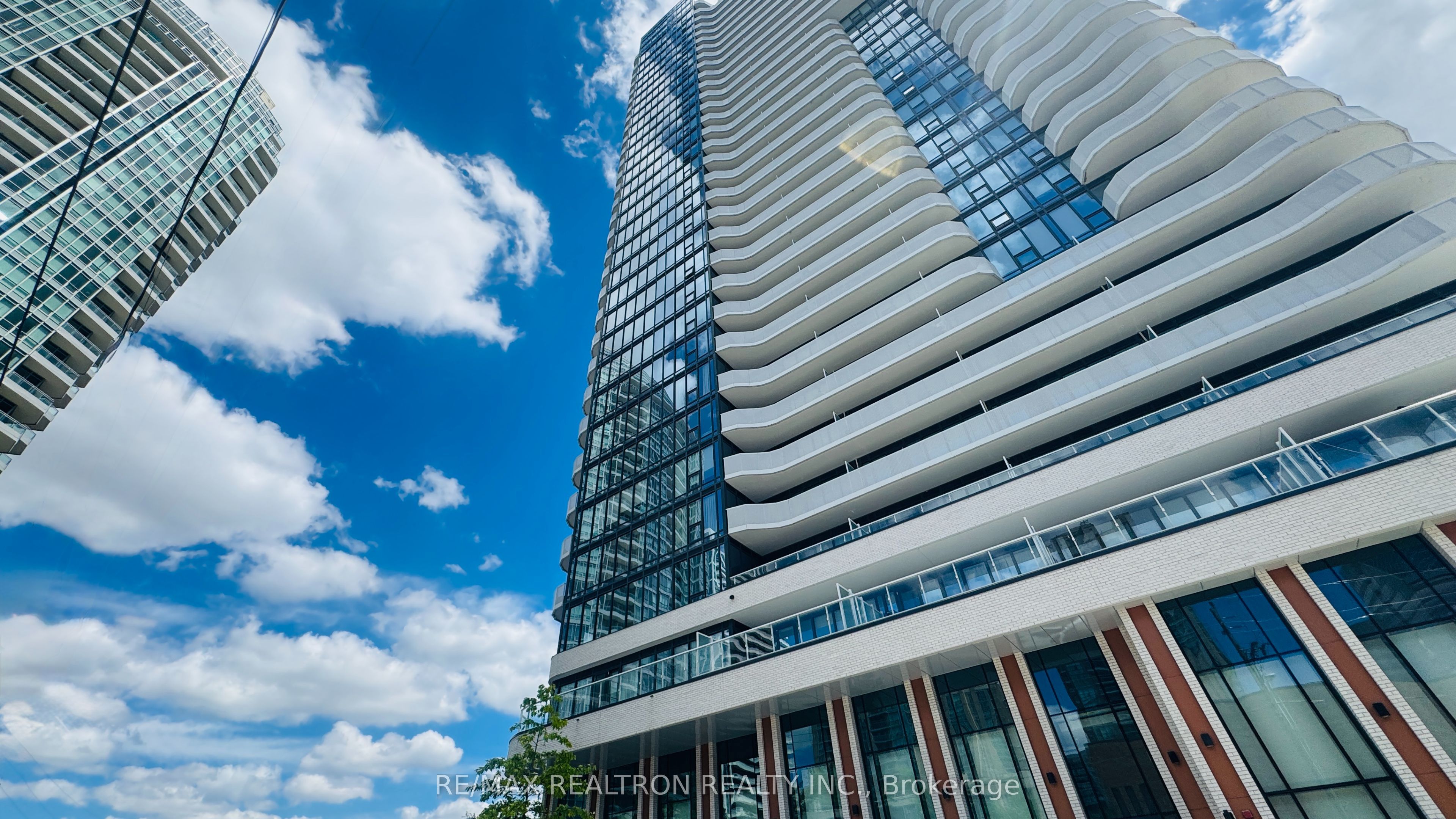 15 Holmes Avenue 2002, Toronto, ON M2N 0L4