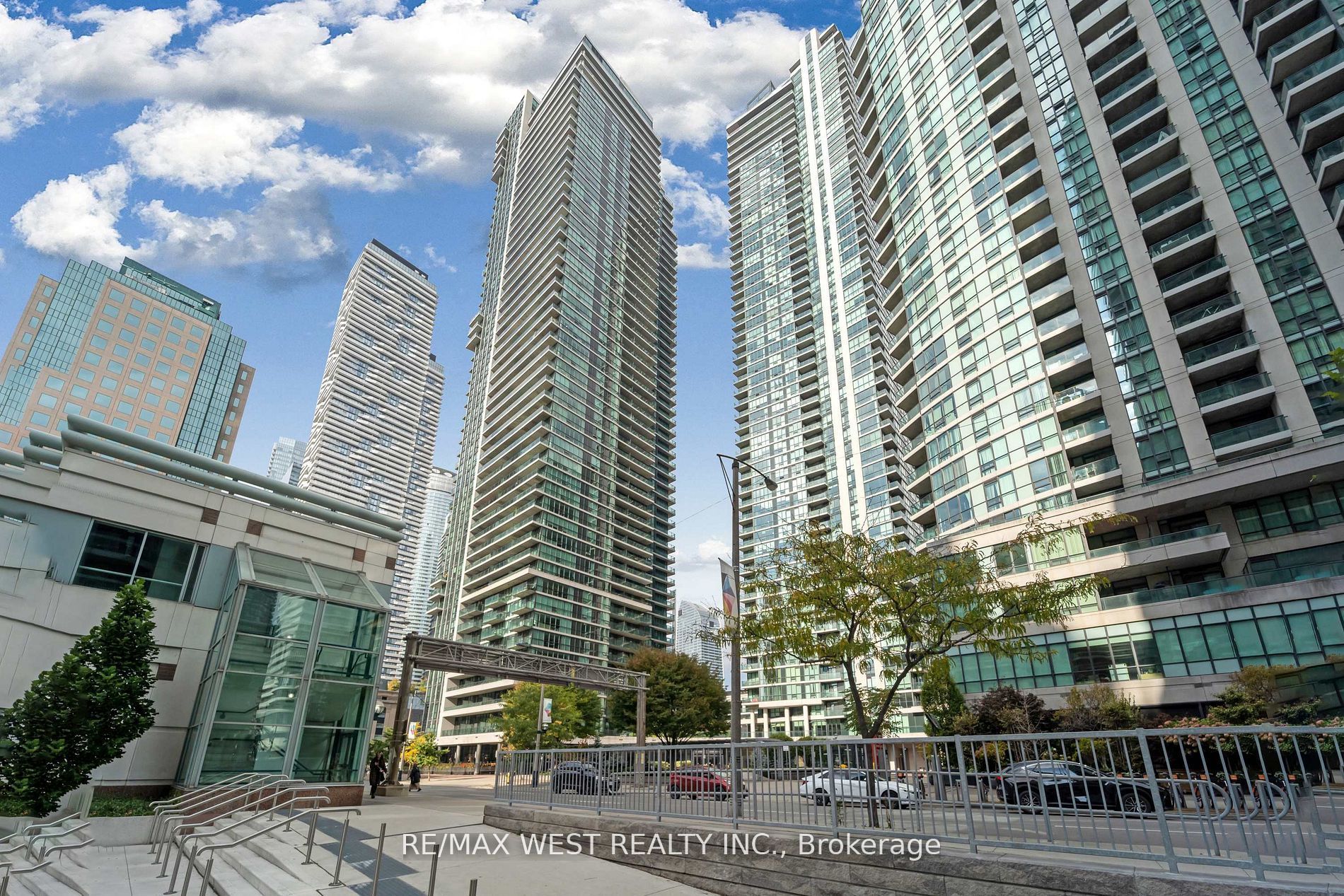 33 Bay Street 2305, Toronto, ON M5J 2Z3