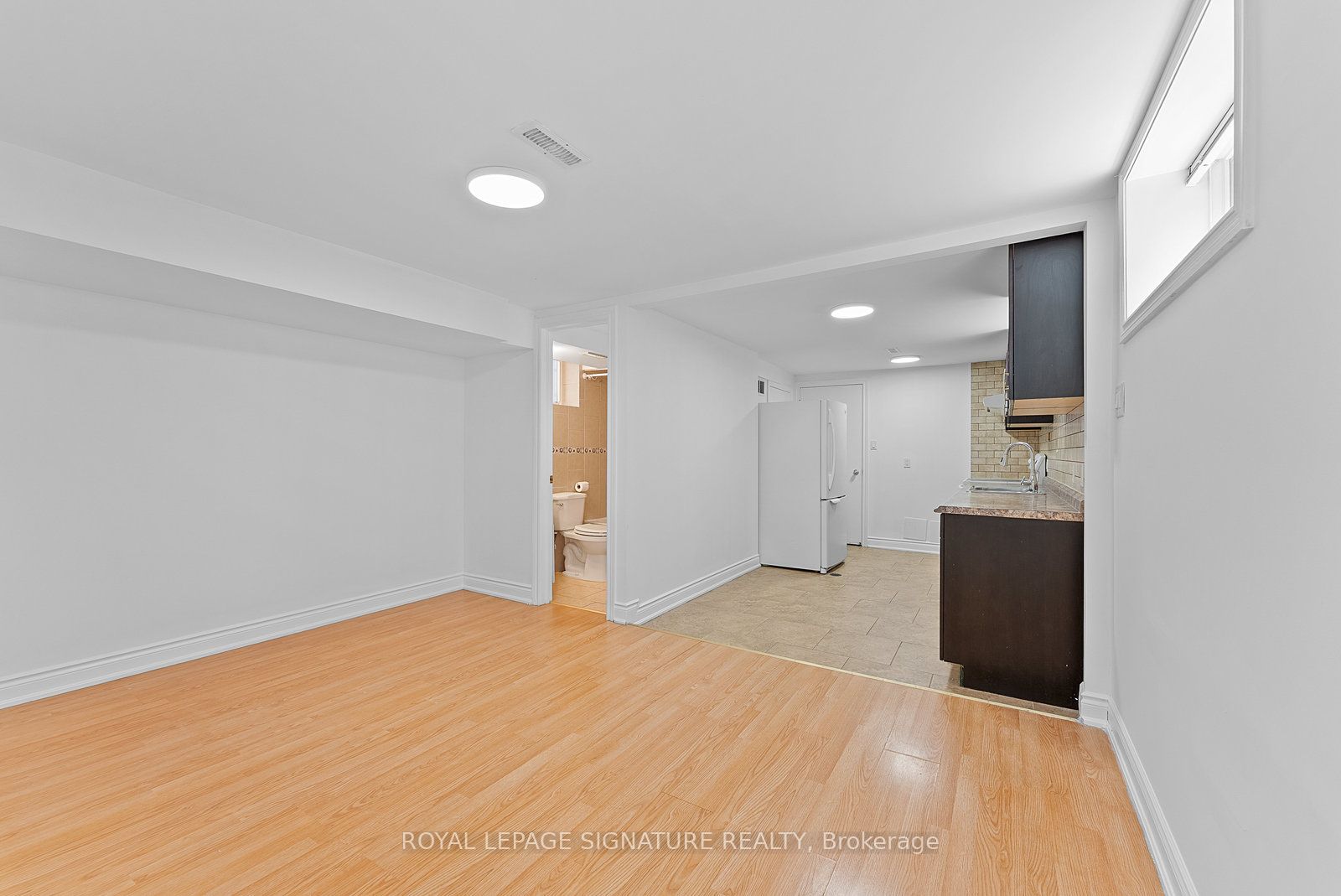502 Westmount Avenue LOWER, Toronto, ON M6E 3N5 photo 5