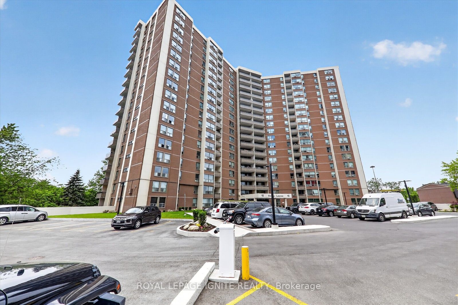 15 Vicora Link Way 208, Toronto, ON M3C 1A7 photo 3