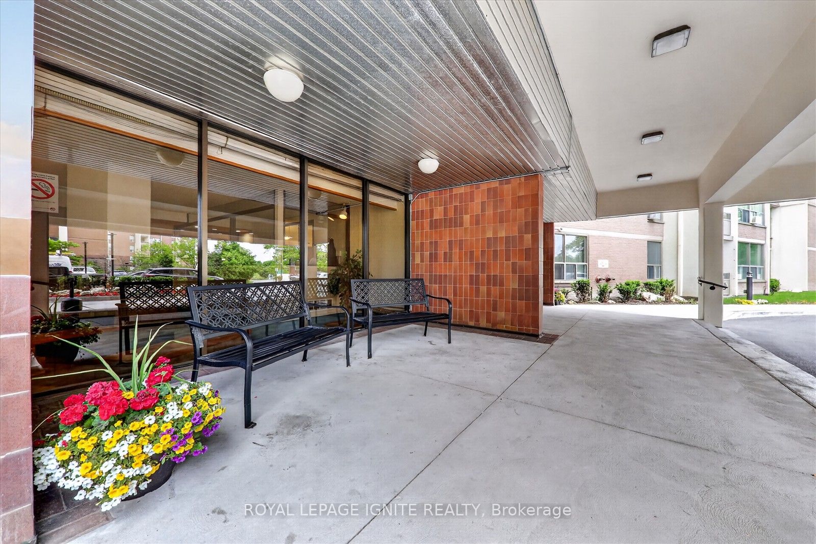 15 Vicora Link Way 208, Toronto, ON M3C 1A7 photo 5