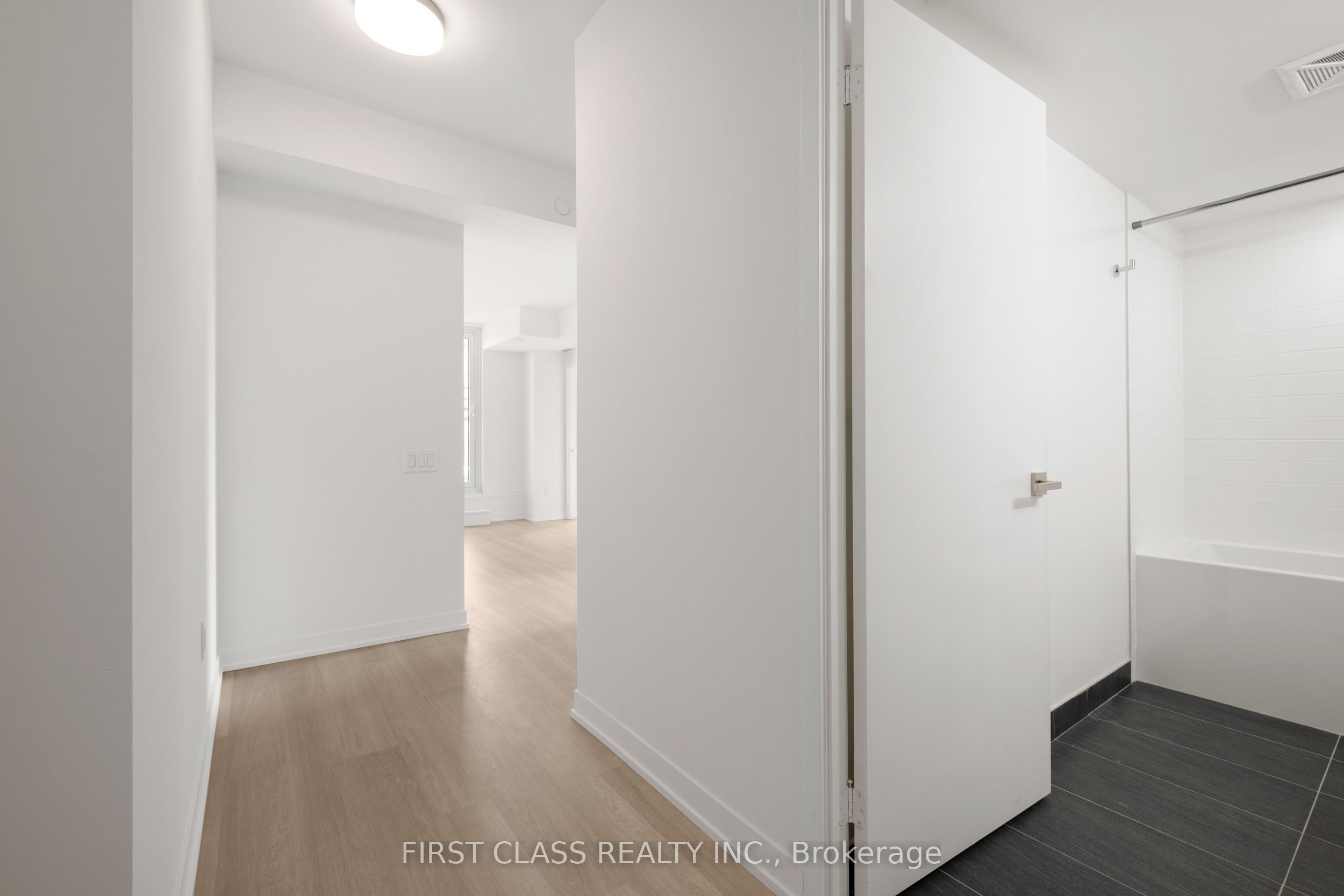 500 Wilson Avenue 922, Toronto, ON M3H 5Y9 photo 5