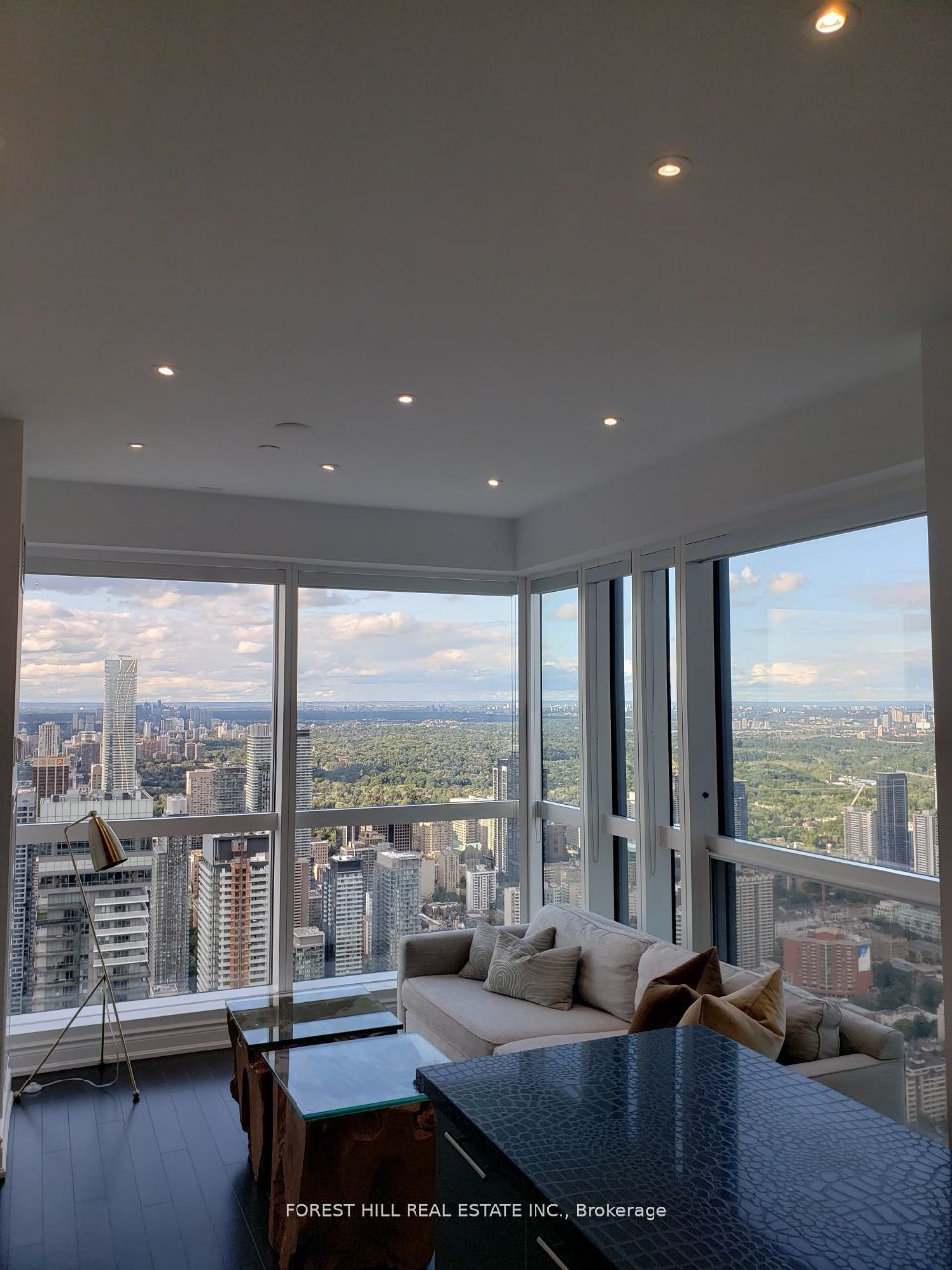 388 Yonge Street 7401, Toronto, ON M5B 0A4 photo 5