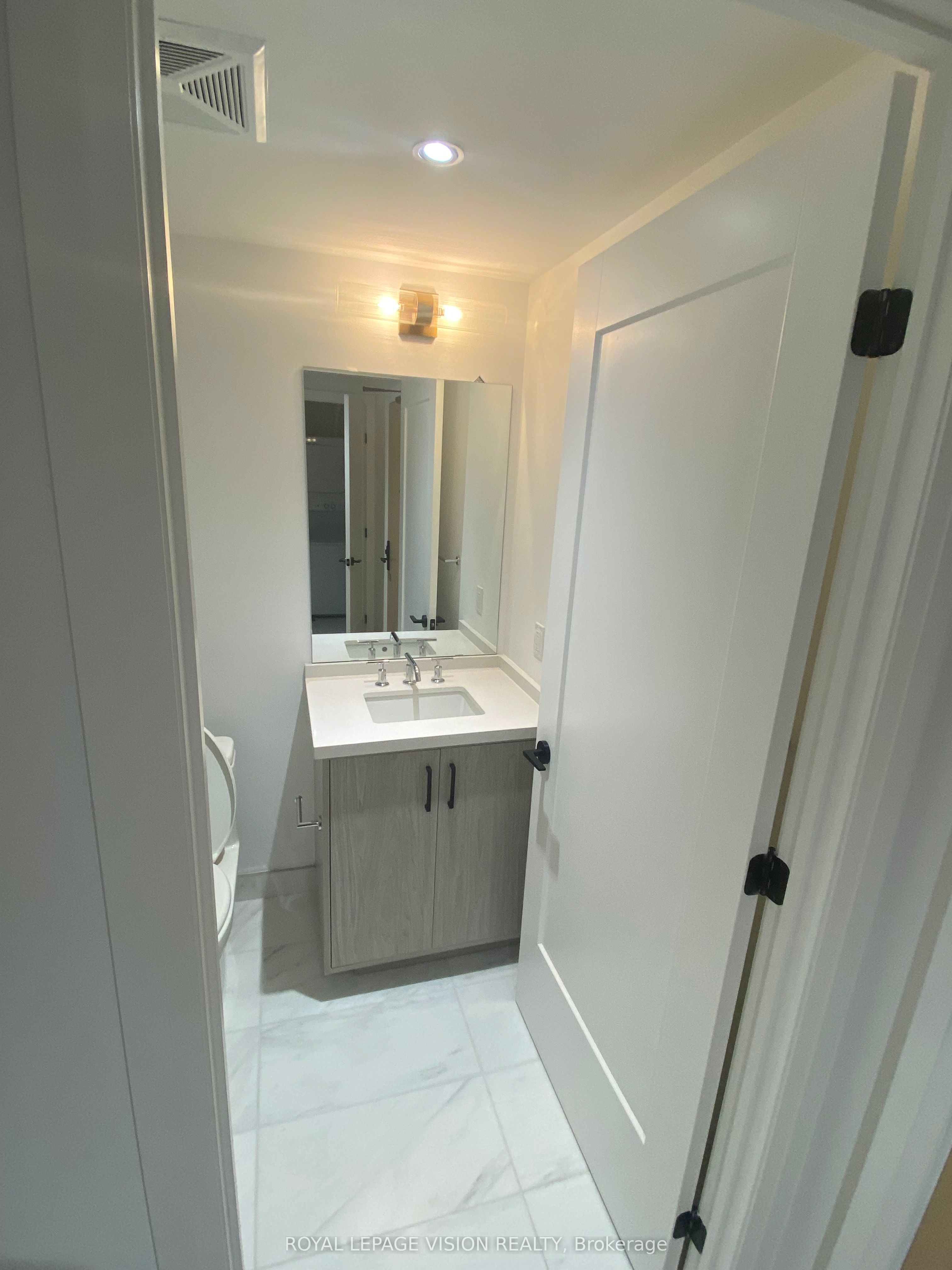 505 Glencairn Avenue 302, Toronto, ON M6B 0B2 photo 5