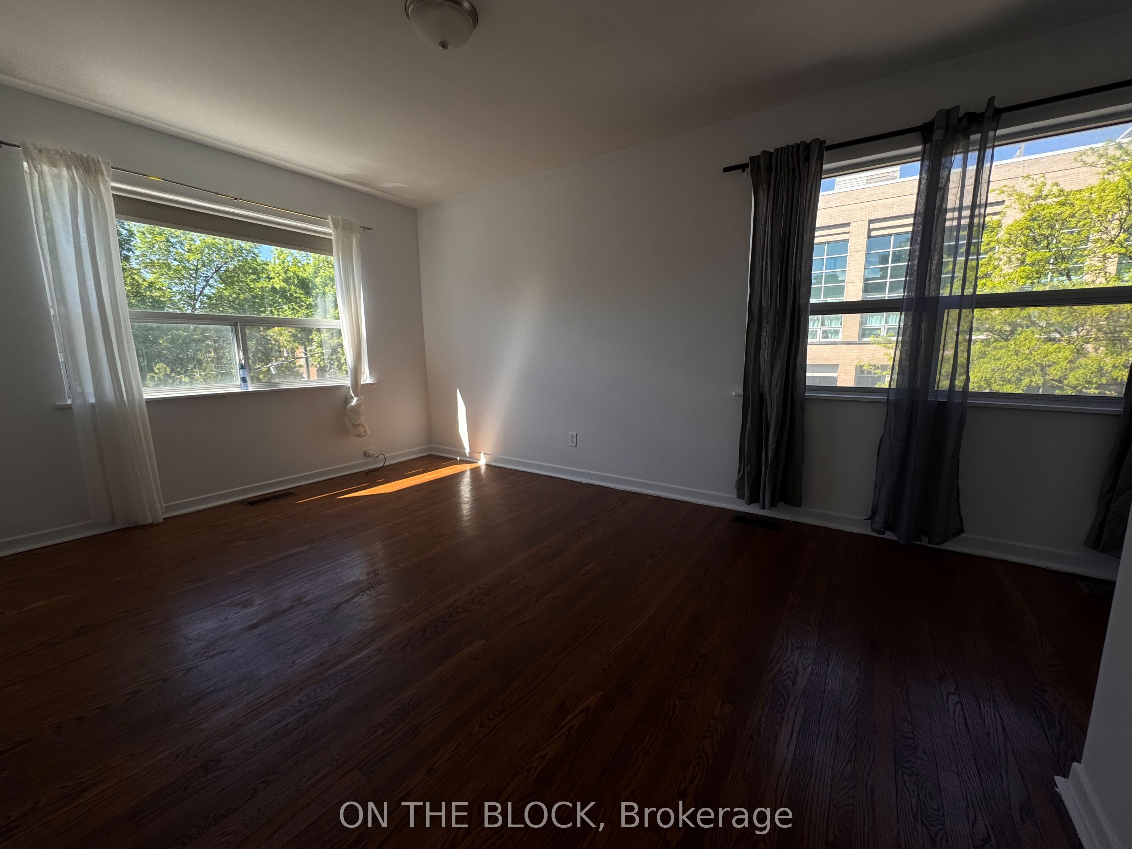 33 Harrington Crescent, Toronto, ON M2M 2Y6 photo 2