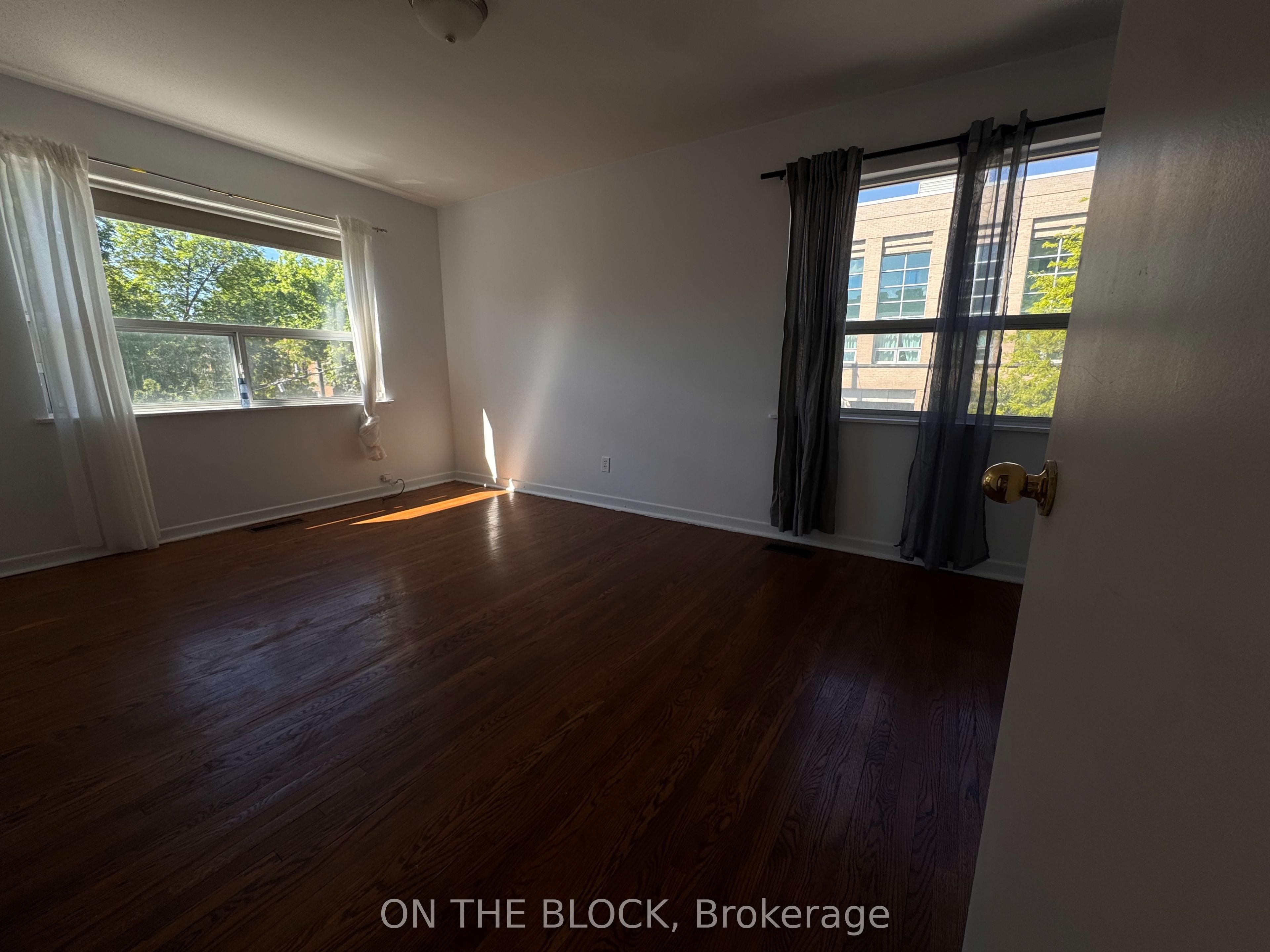 33 Harrington Crescent, Toronto, ON M2M 2Y6 photo 3