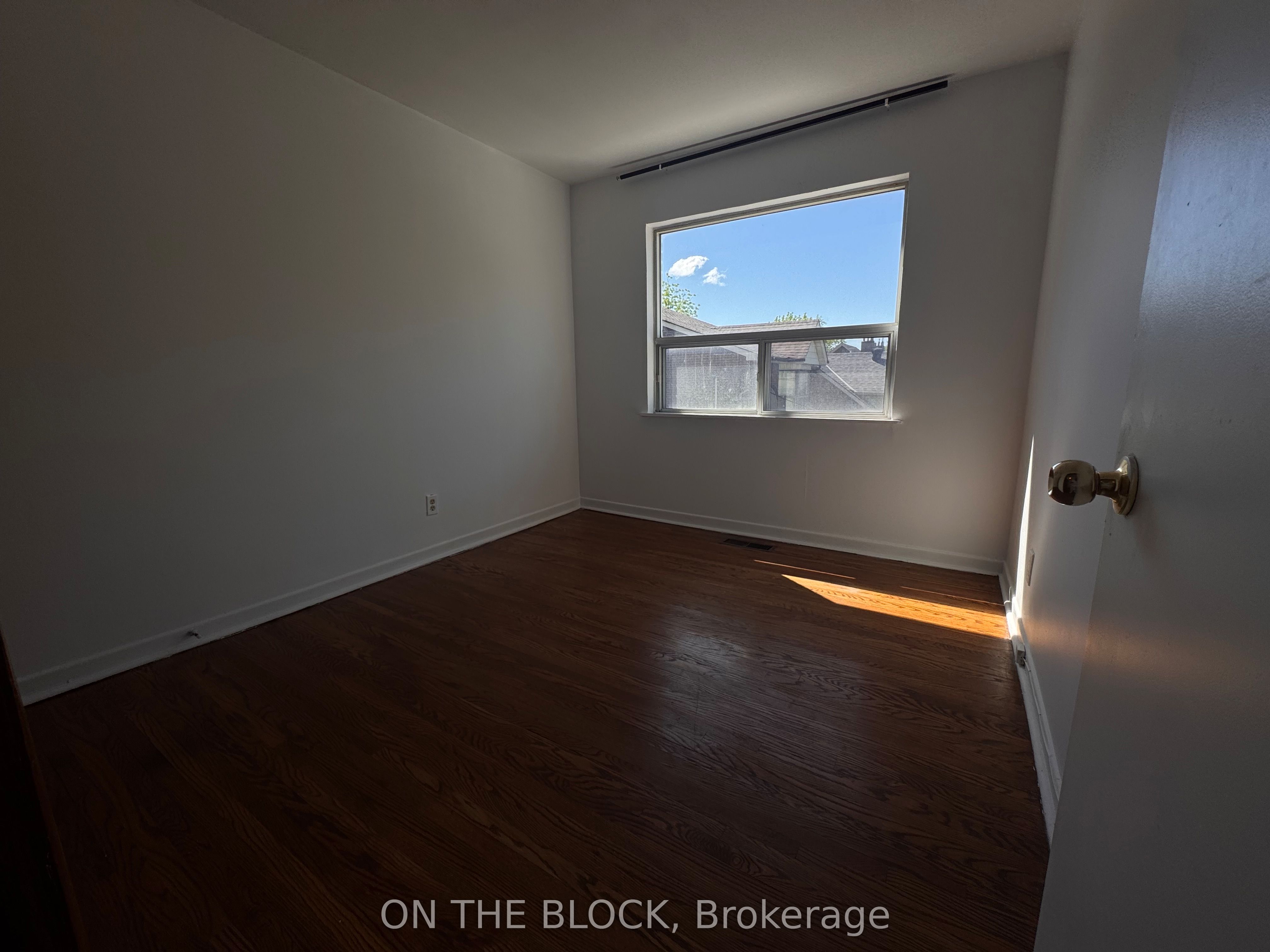 33 Harrington Crescent, Toronto, ON M2M 2Y6 photo 4