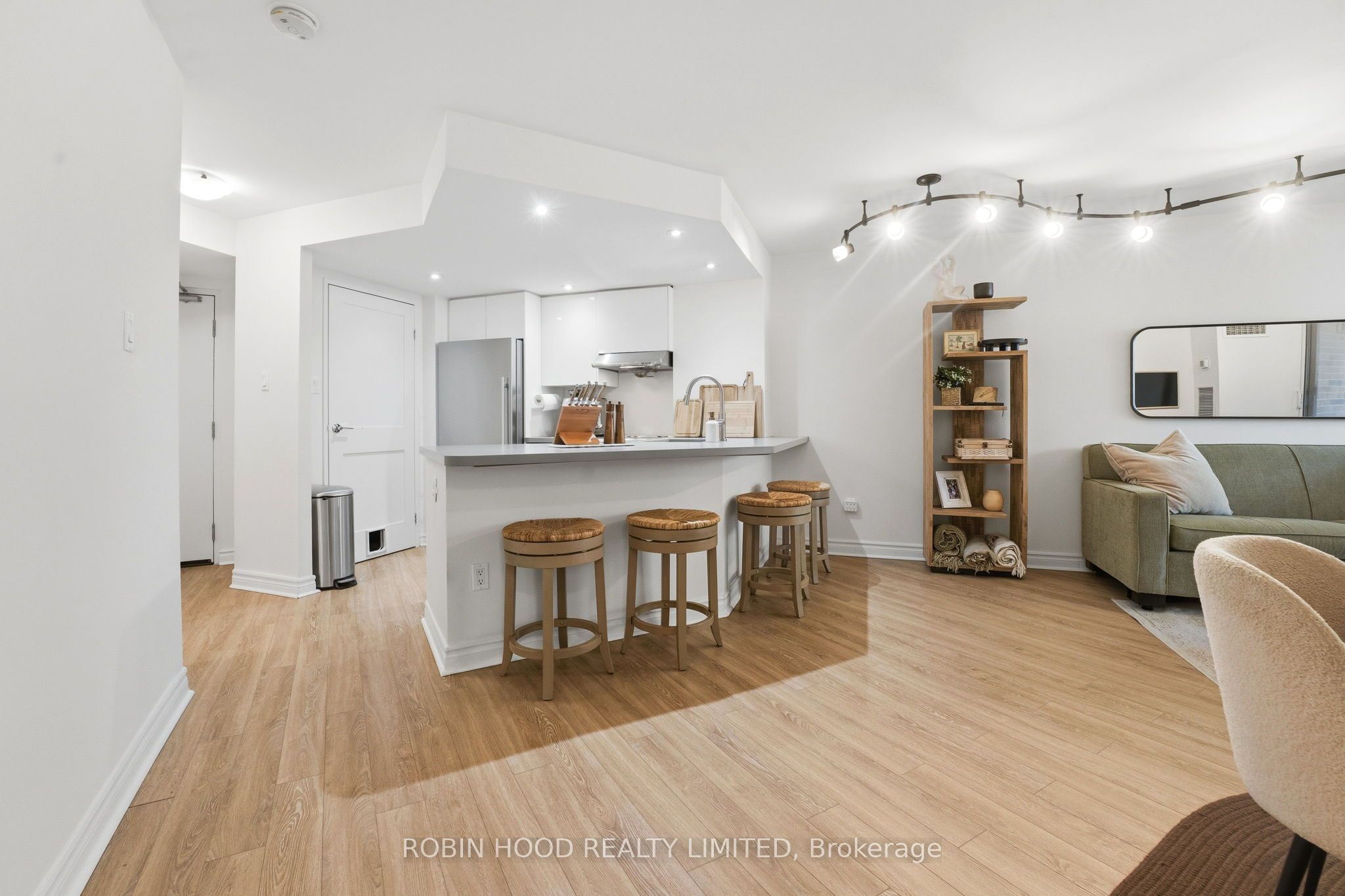 77 Maitland Place 123, Toronto, ON M4Y 2V6 photo 4