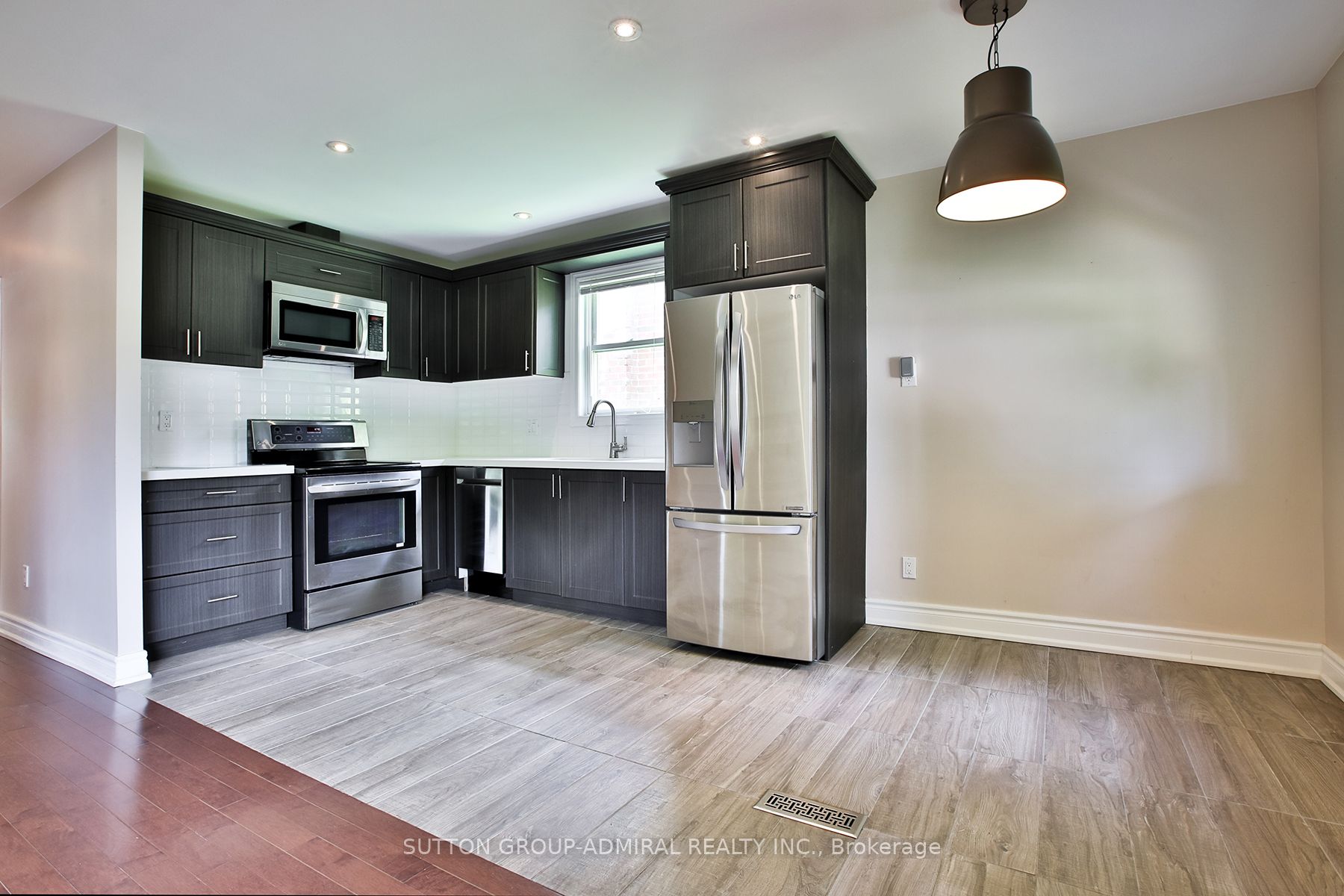 33 Regina Avenue, Toronto, ON M6A 1R4 photo 4