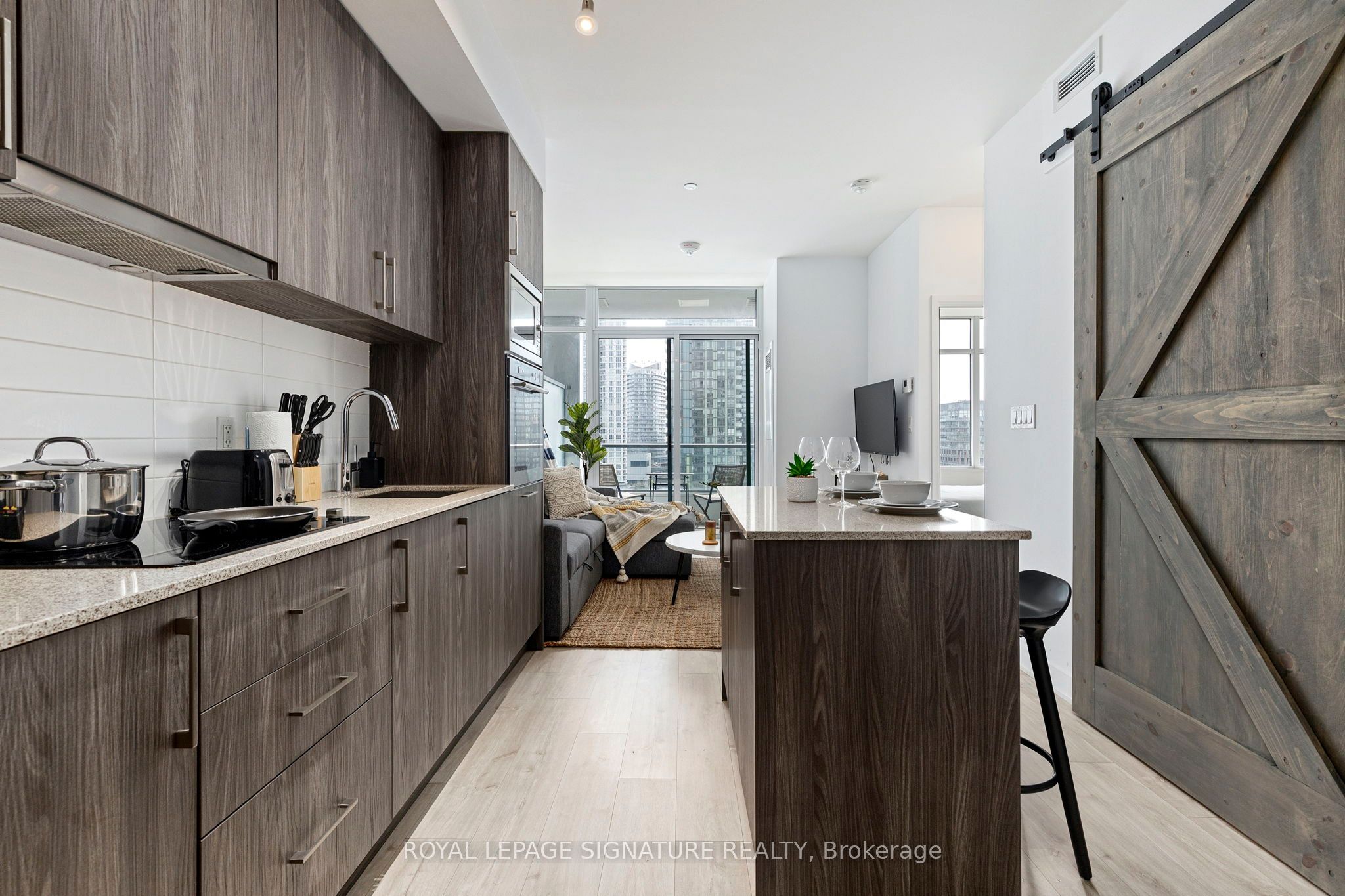 576 Front Street W 806E, Toronto, ON M5V 1C1