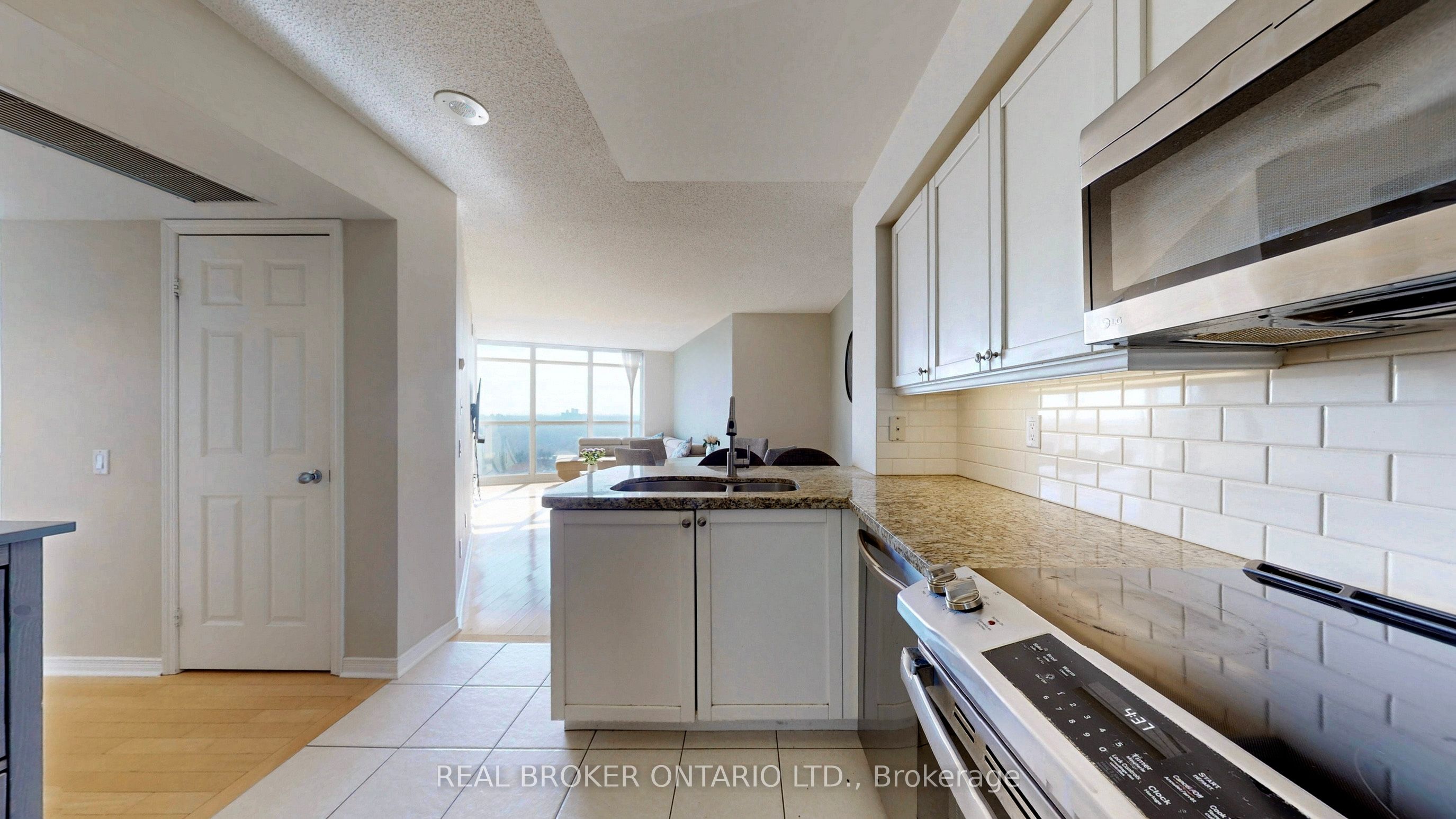 30 Harrison Garden Boulevard 2705, Toronto, ON M2N 7A9 photo 3