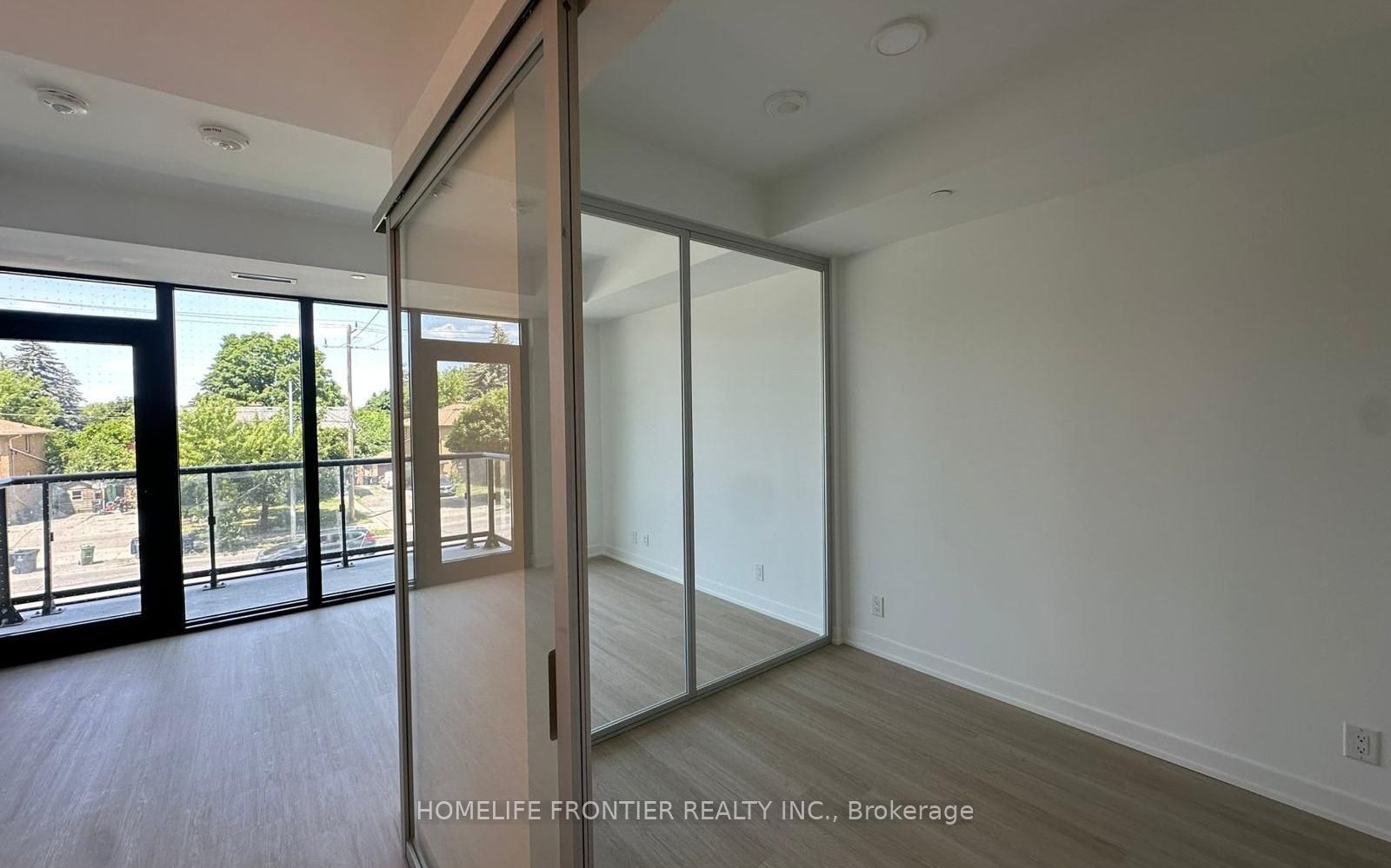 699 Sheppard Avenue E 221, Toronto, ON M2K 0J5 photo 2